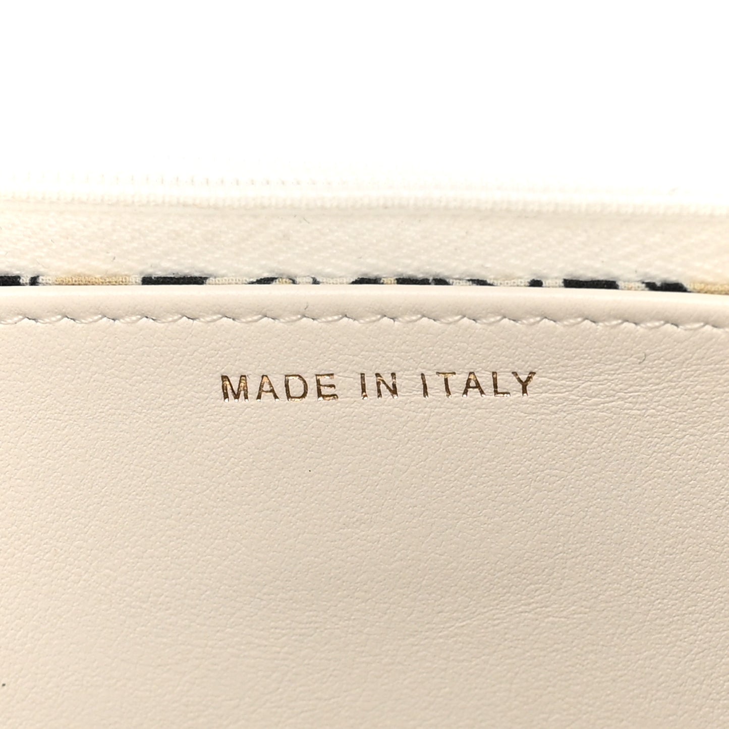 Caviar Quilted Striated CC Wallet on Chain WOC White
