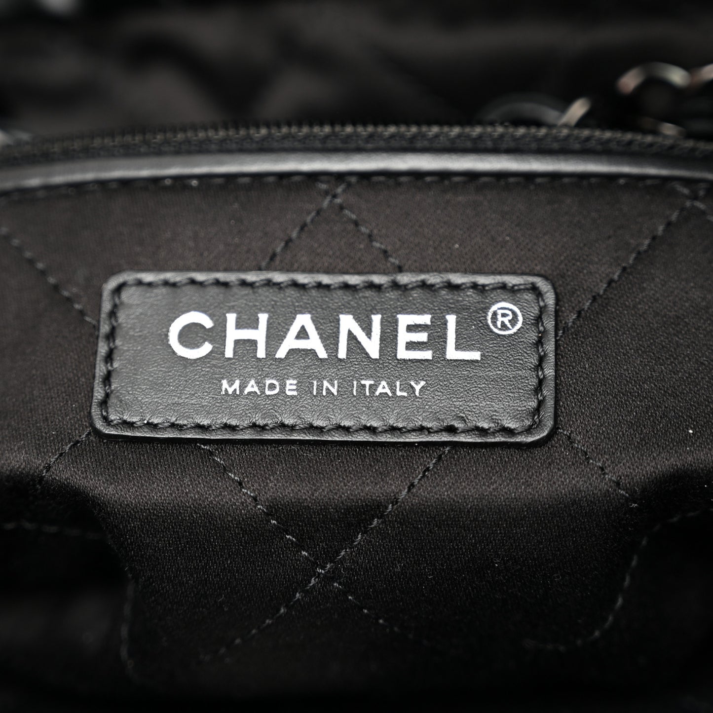Shiny Calfskin Quilted Small Chanel 22 So Black