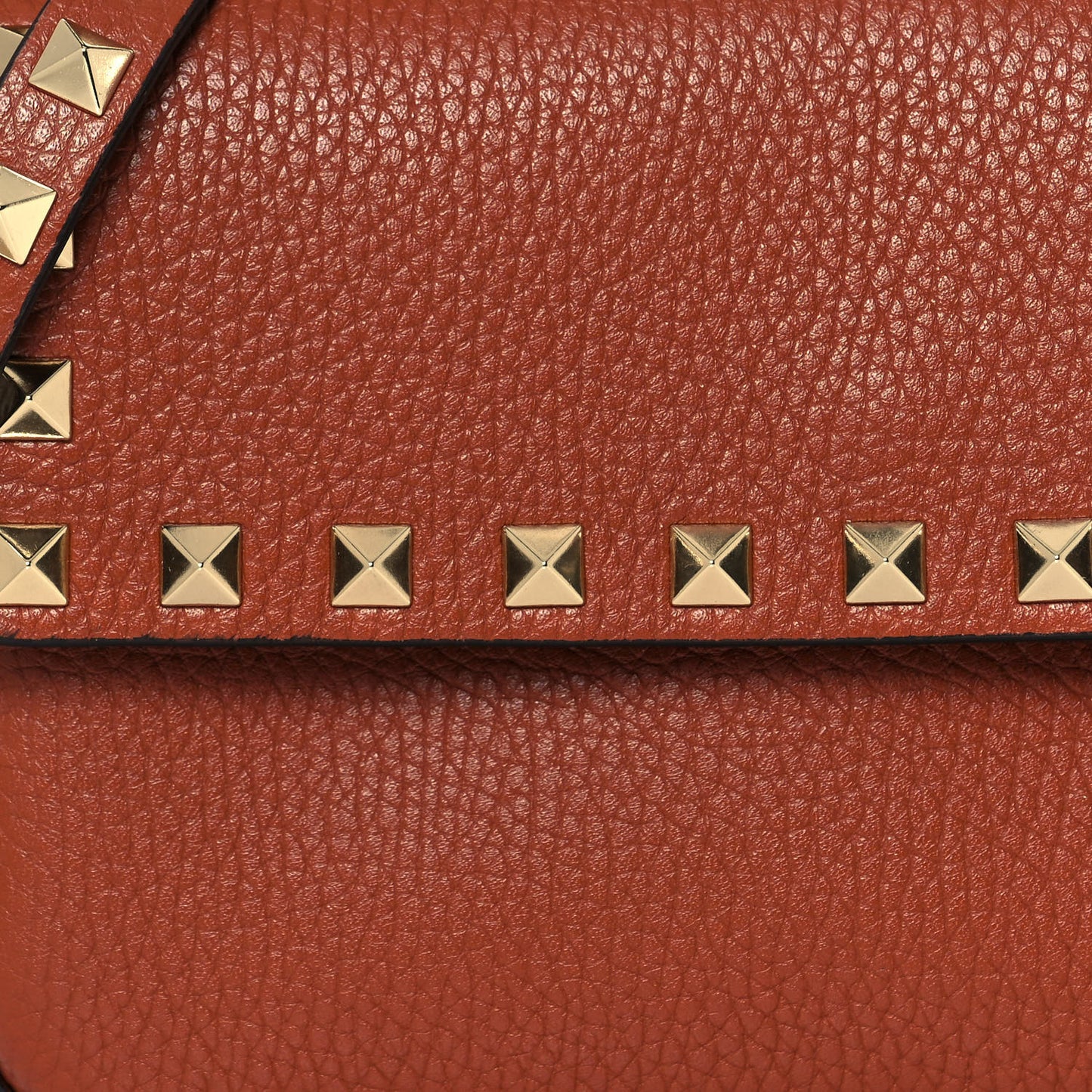 Grainy Calfskin Rockstud Crossbody Pouch Saddle Brown