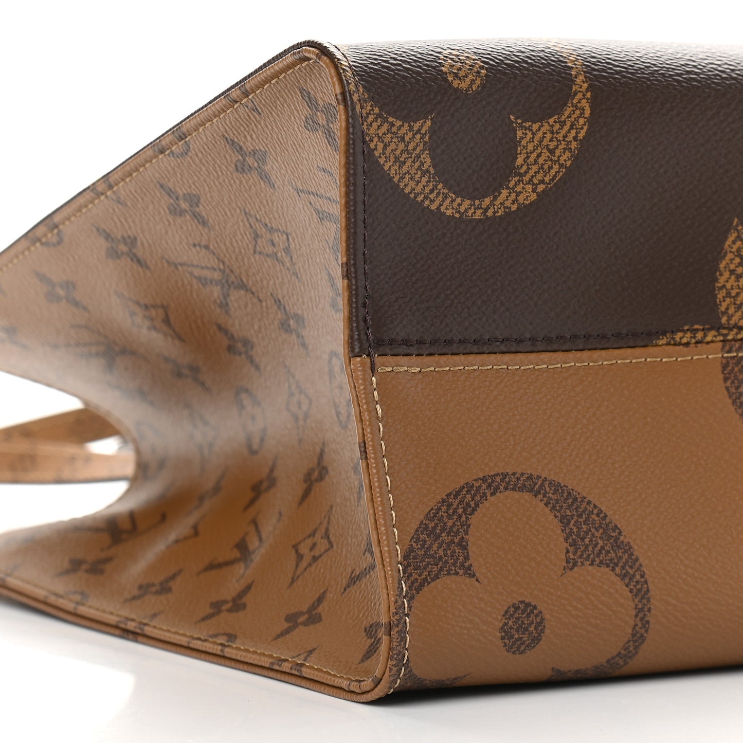 Reverse Monogram Giant Onthego MM
