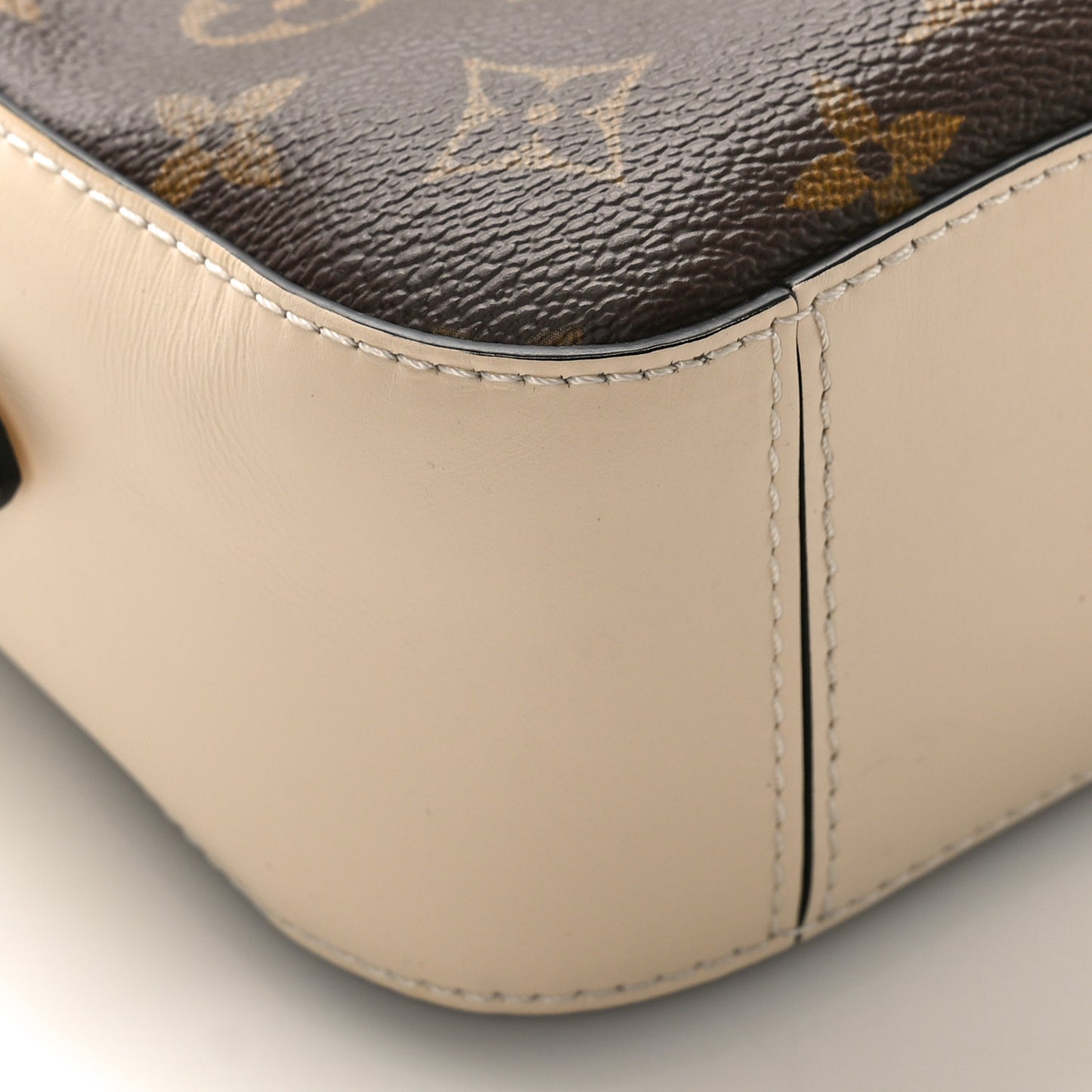 Monogram Saintonge Creme