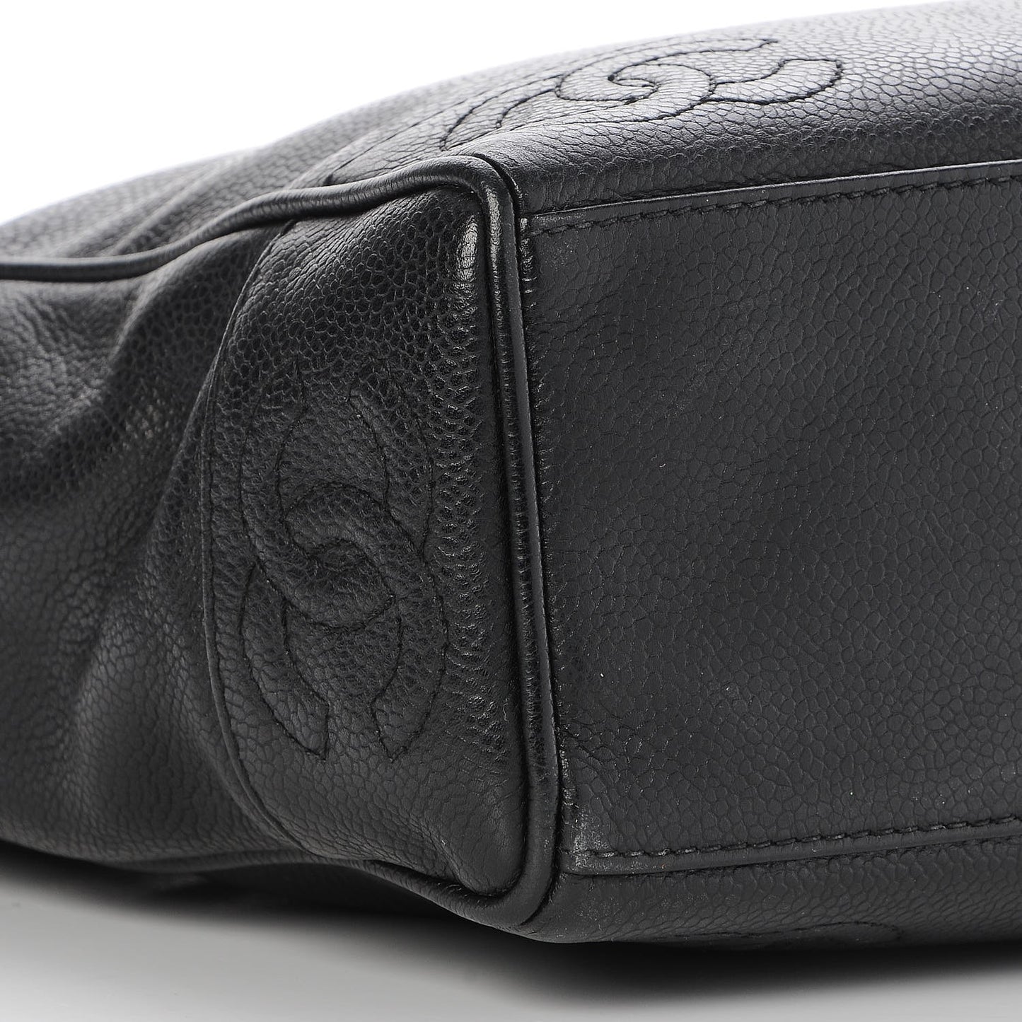 Caviar Shoulder Bag Black