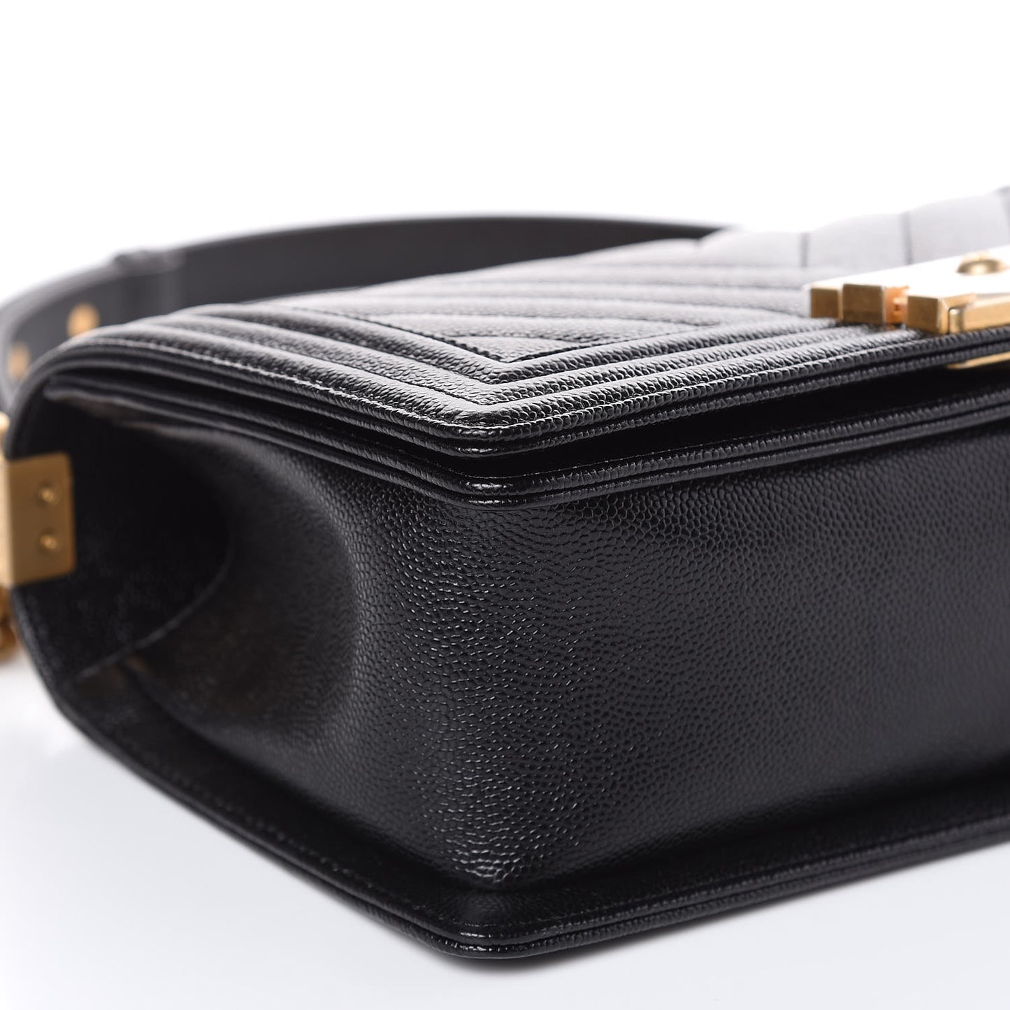 Caviar Chevron Quilted Medium Boy Flap Black