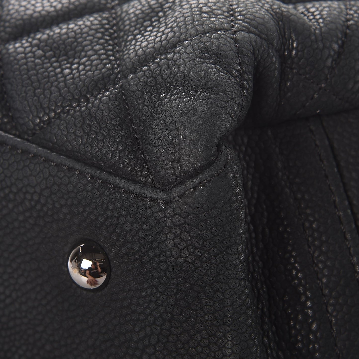 Iridescent Caviar Medium Lady Pearly Flap Black