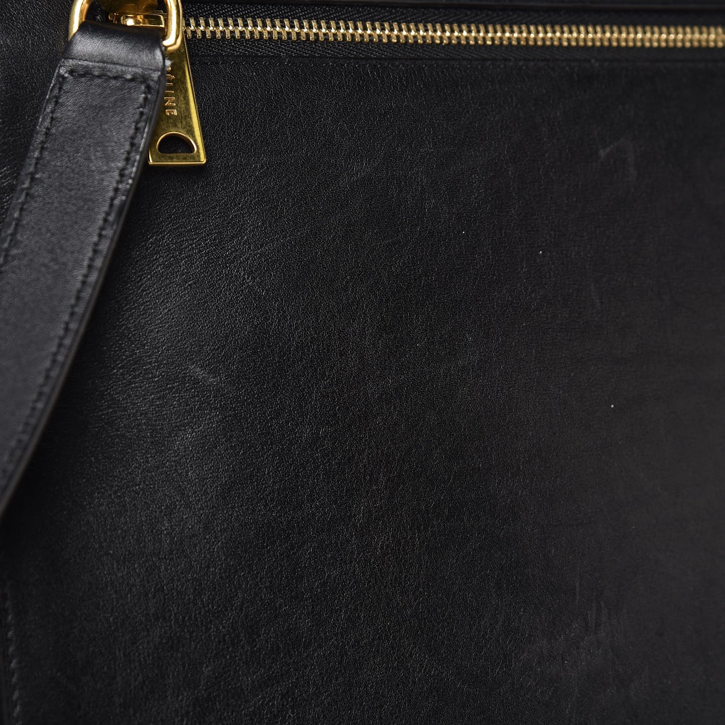 Smooth Calfskin Medium Trapeze Black