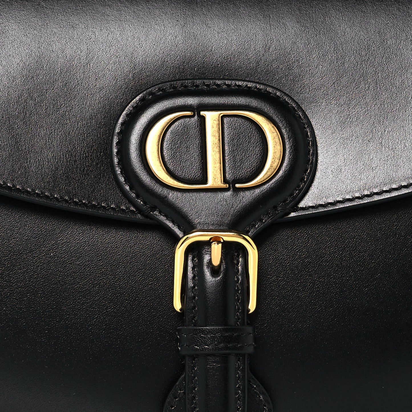 Box Calfskin Medium Bobby Flap Black