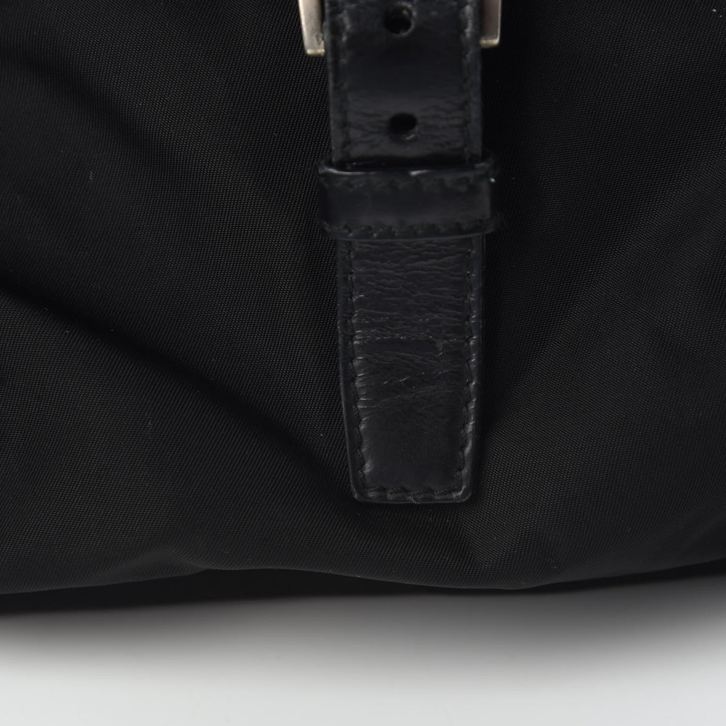 Nylon Vela Messenger Black