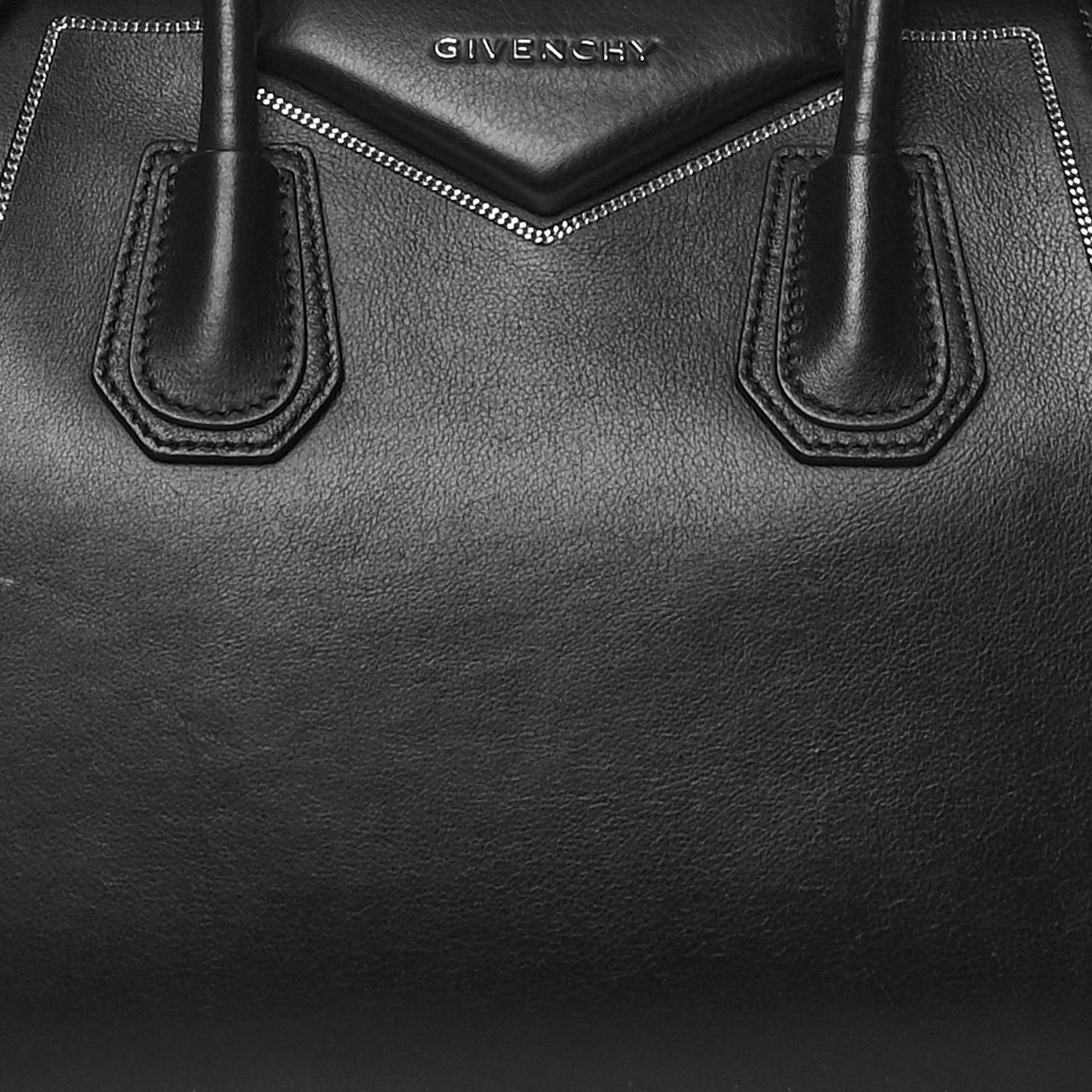 Buffed Calfskin Small Chain Antigona Black