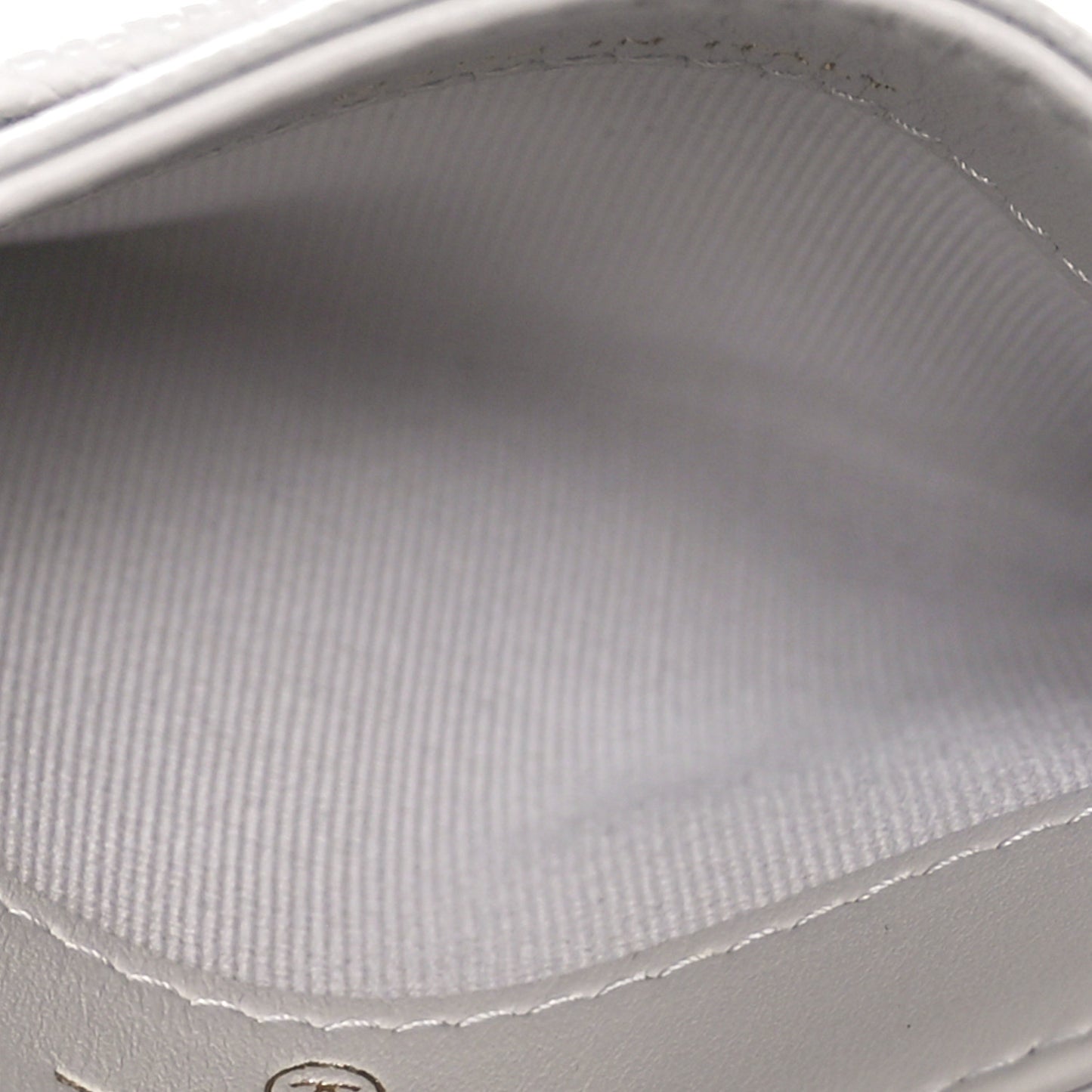 Caviar Quilted Card Holder Light Grey