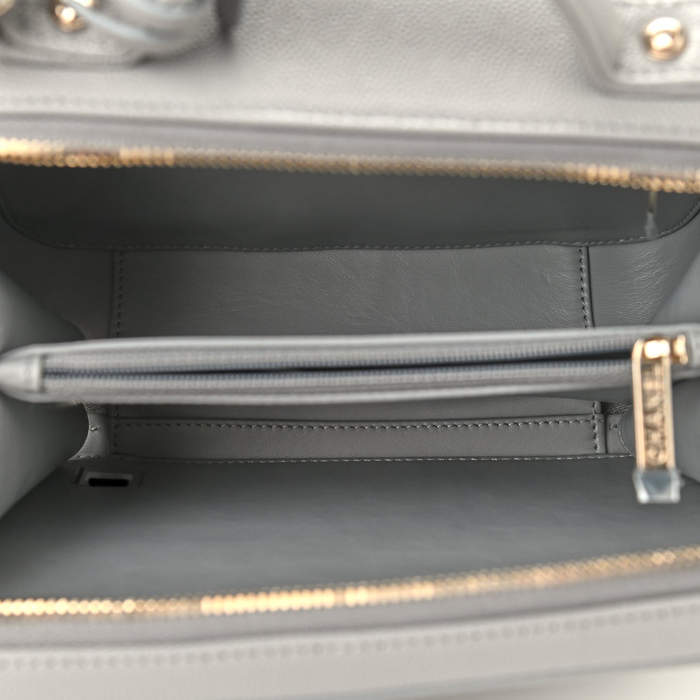 Caviar Quilted Medium CC Filigree Vanity Case Grey