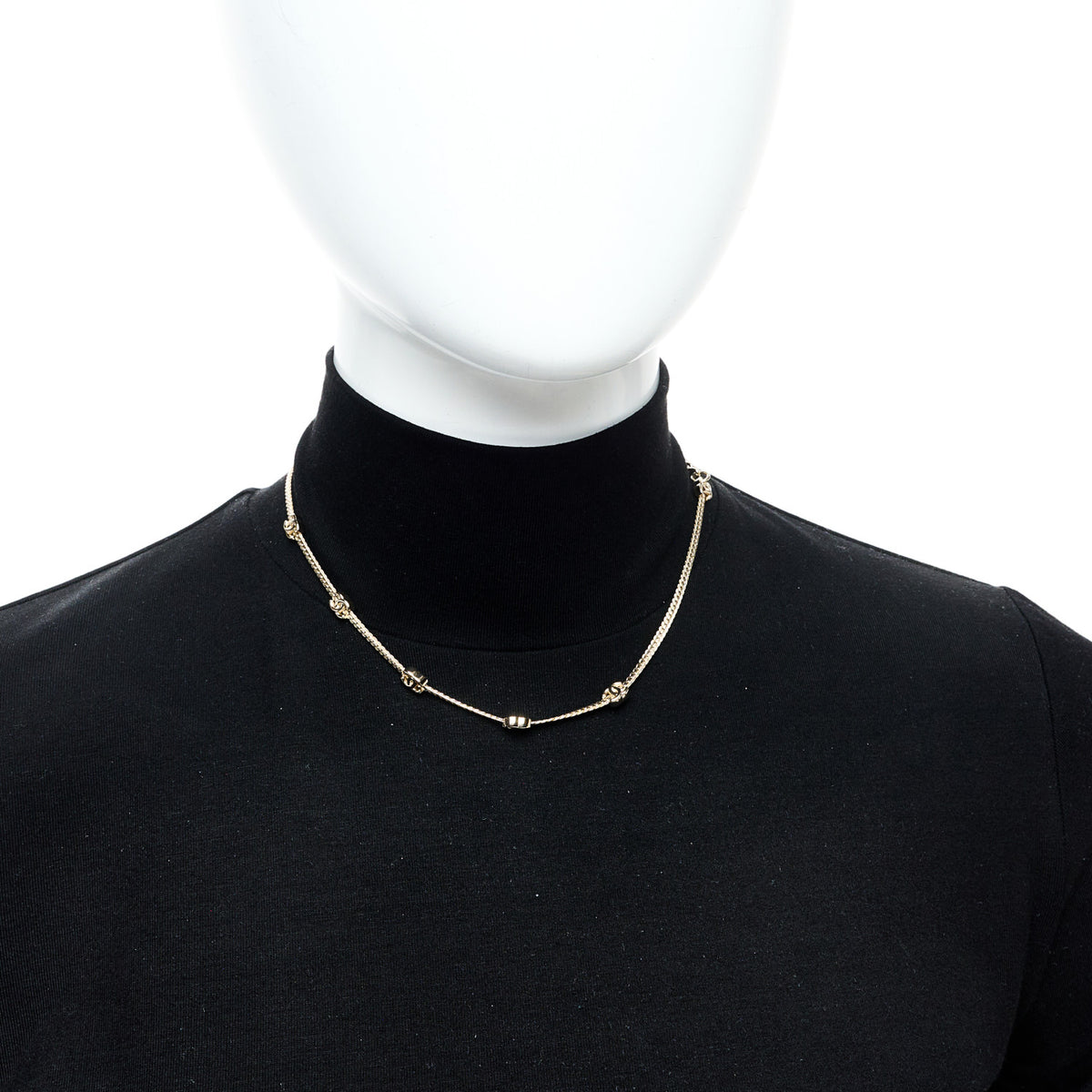 Metal CC Short Chain Necklace Gold