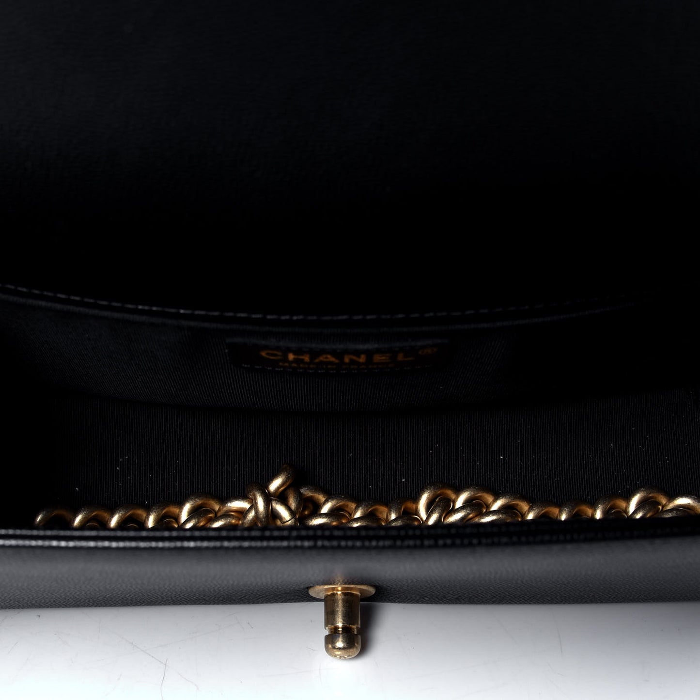 Caviar Quilted Medium Boy Flap Black