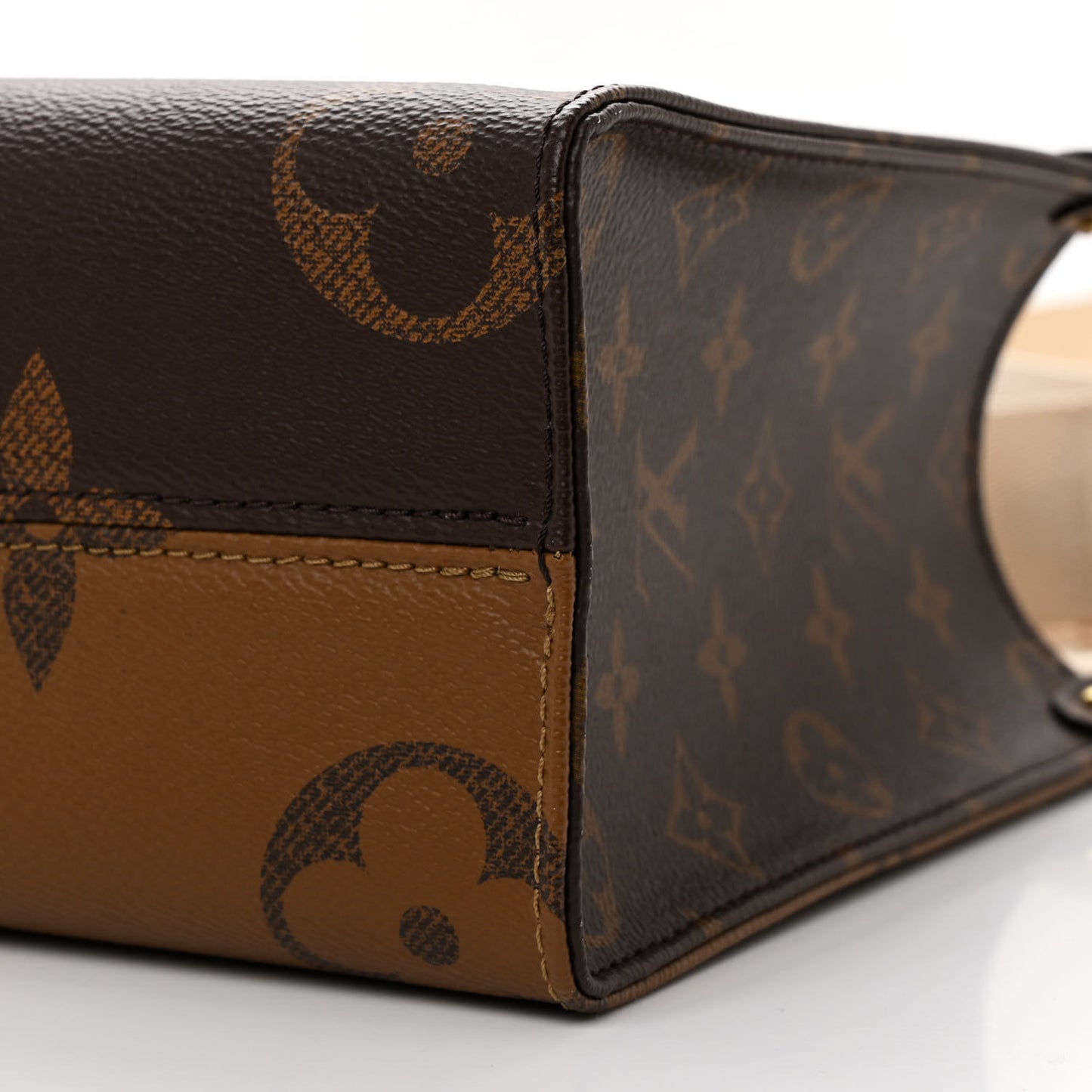 Reverse Monogram Giant Onthego PM