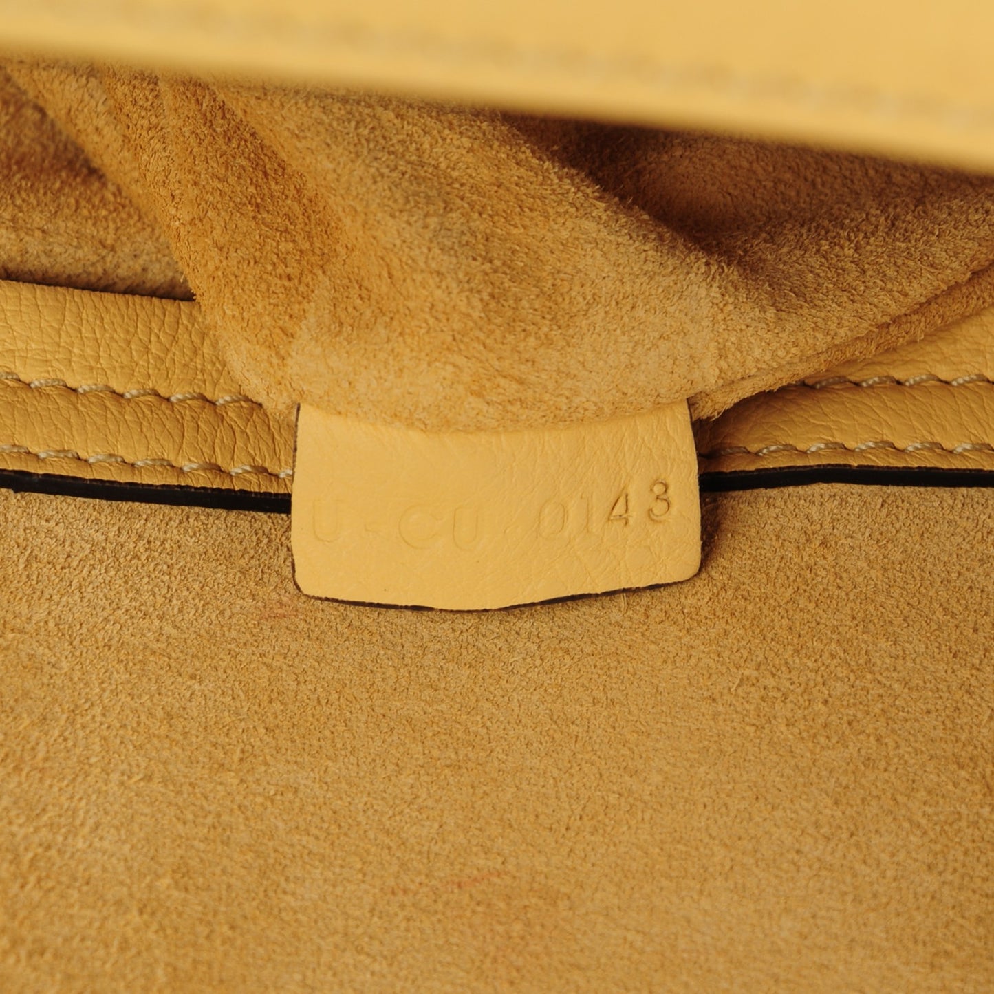 Supple Calfskin Medium Phantom Luggage Butter