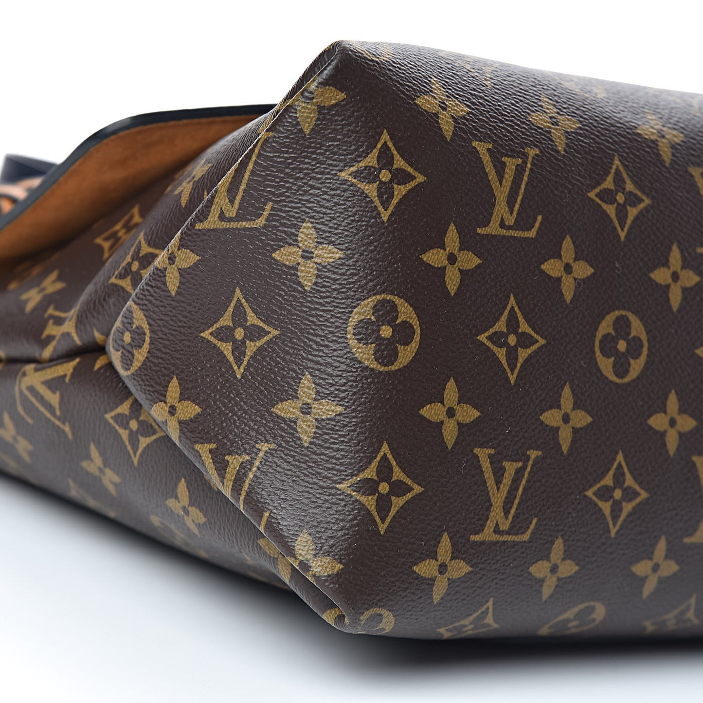 Monogram Beaubourg MM Safran Imperial