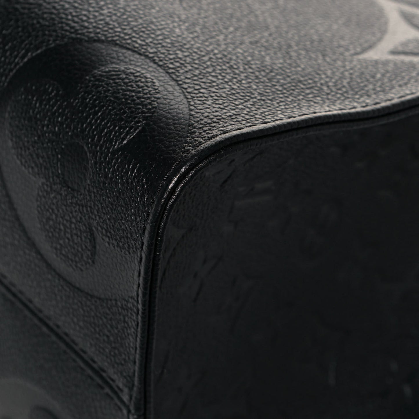 Empreinte Monogram Giant Onthego MM Black