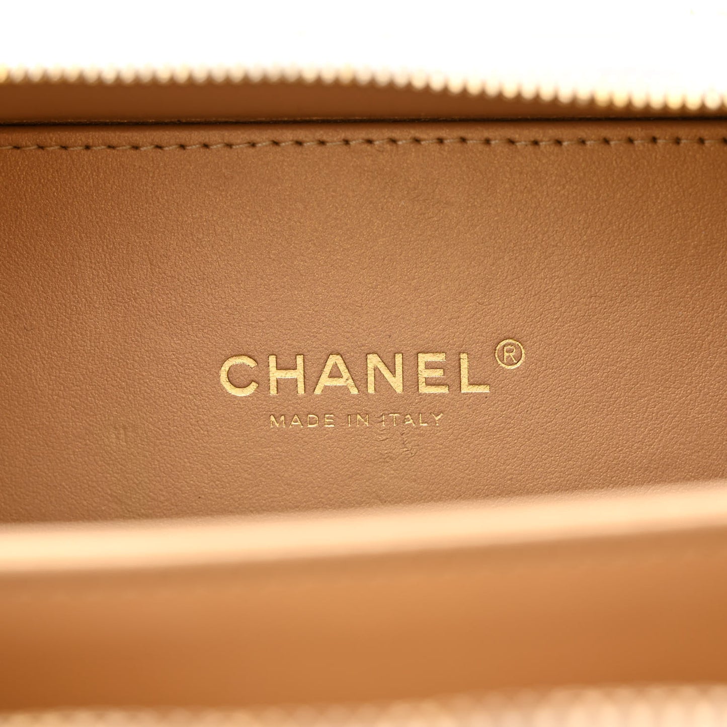 Lambskin Quilted Golden Plate Vanity Case White Gold