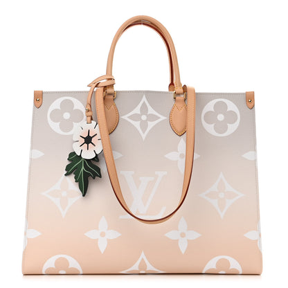 Louis Vuitton Monogram Giant By The Pool Onthego GM Brume 1 of 10