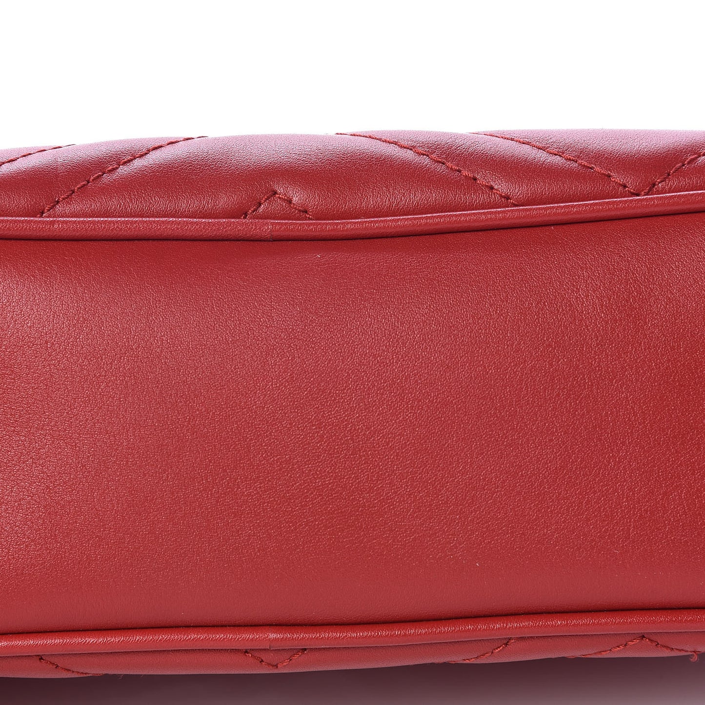 Calfskin Matelasse Small GG Marmont Chain Shoulder Bag Hibiscus Red