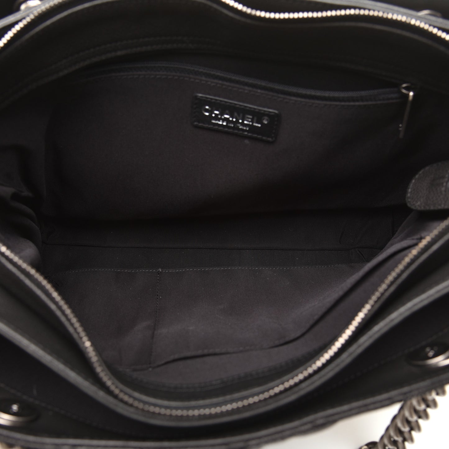 Caviar Quilted Medium Rock In Rome Tote Black