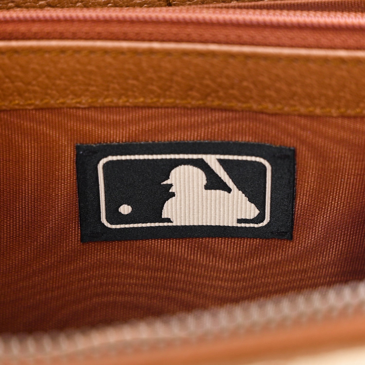 Gucci X MLB GG Monogram NY Yankees Zip Around Wallet Beige Ruggine Ivory 8 of 12
