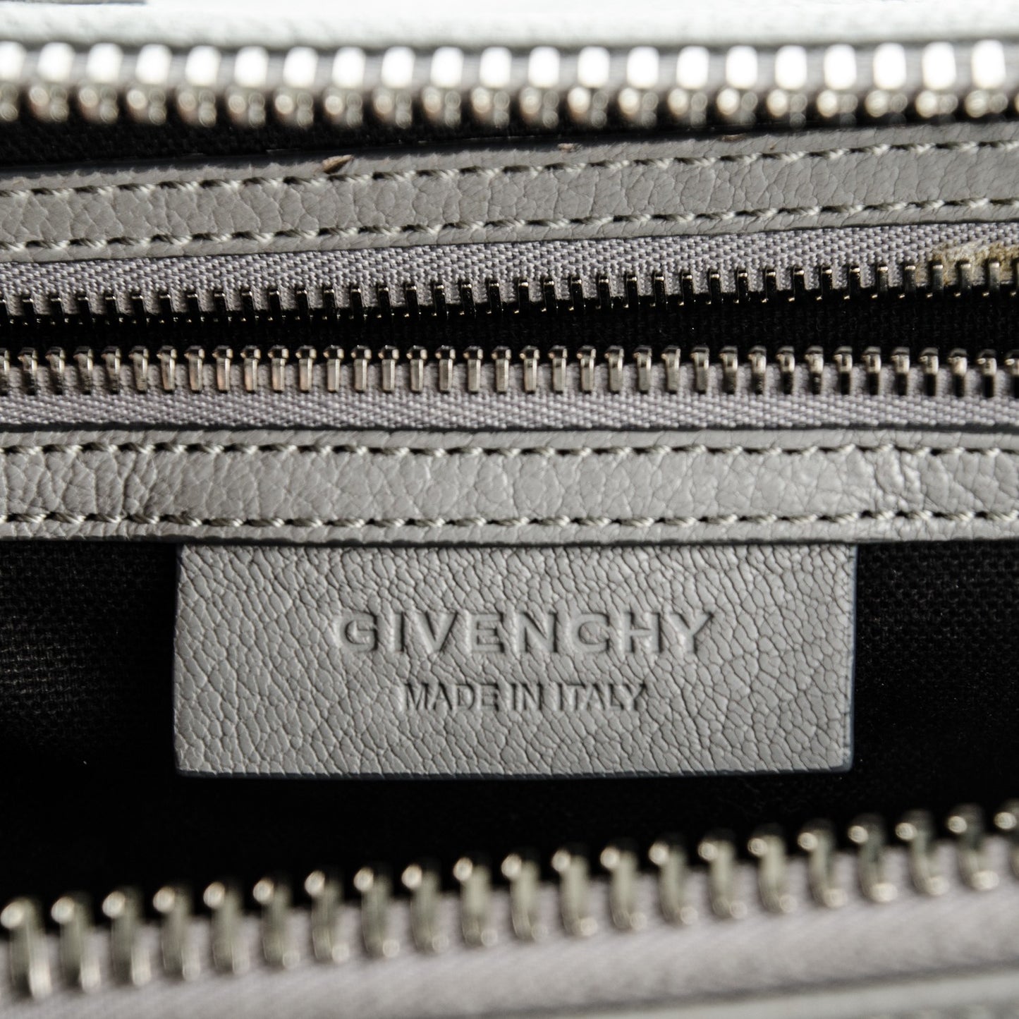 Sugar Goatskin Medium Antigona Pearl Grey
