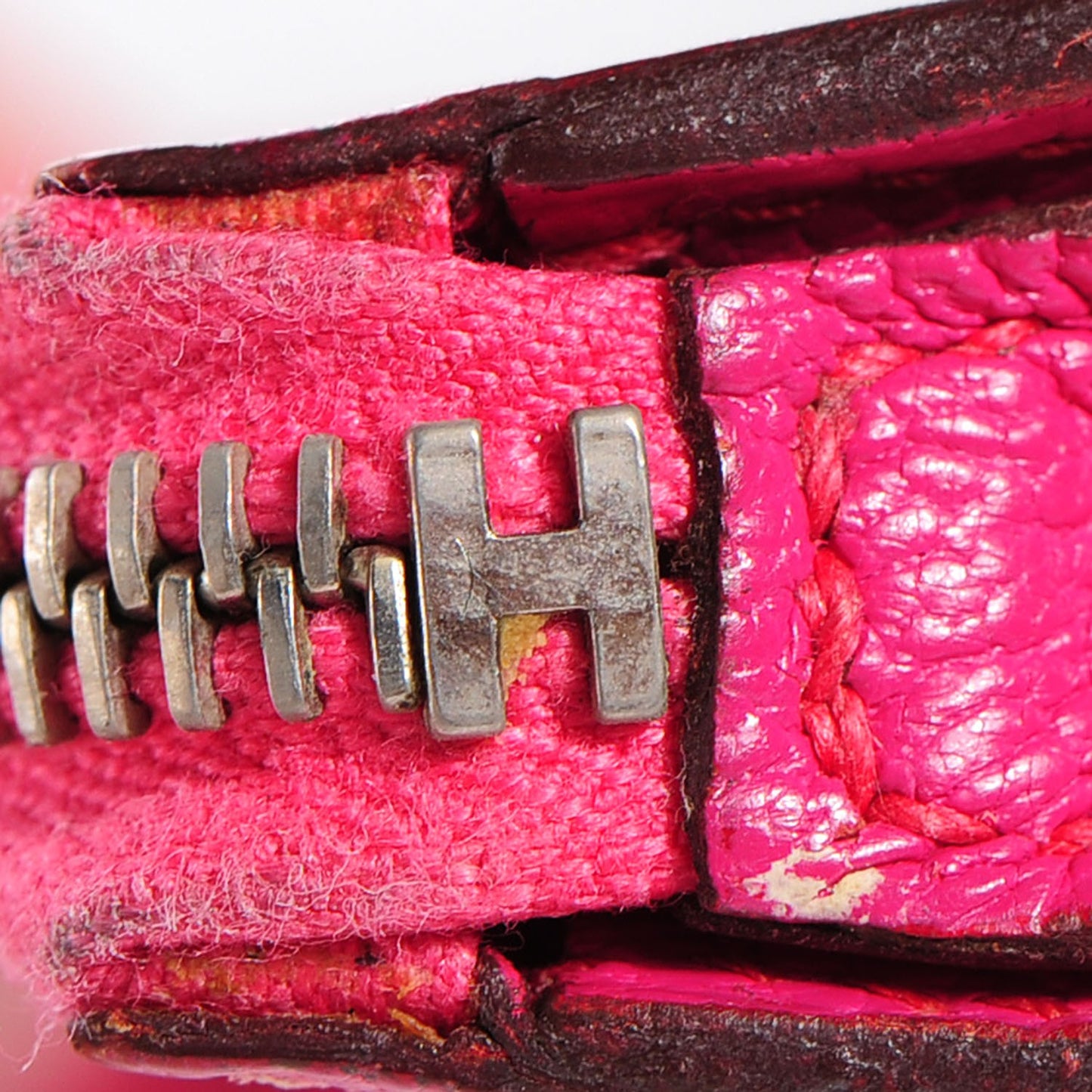 Chevre Mysore Piccolo Case Rose Shocking