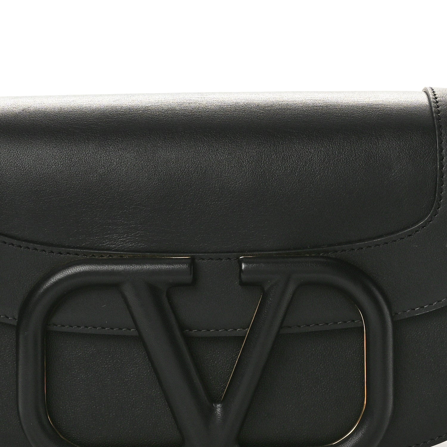 Valentino Garavani Calfskin Monochrome Medium Supervee Crossbody Bag Black 7 of 11