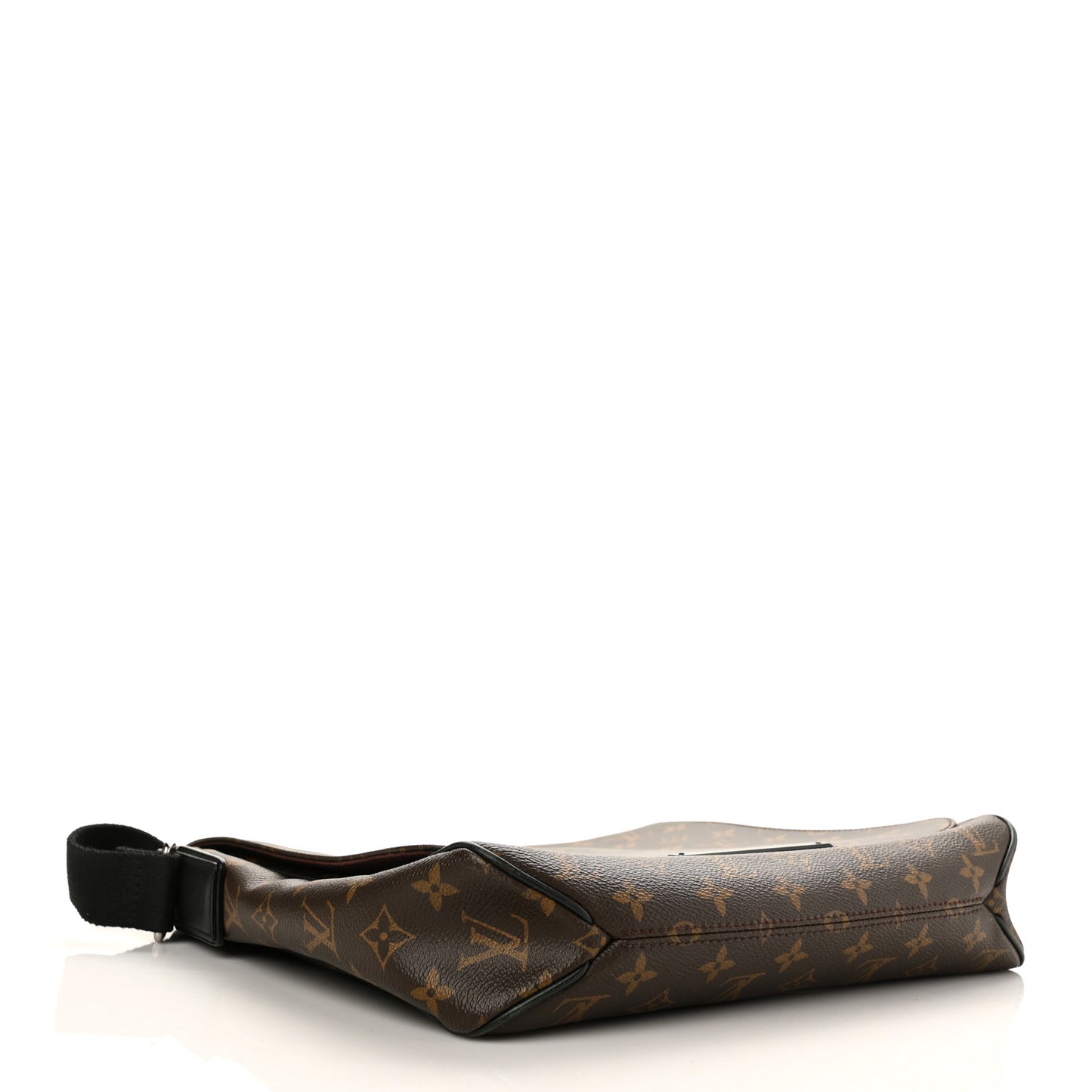 Monogram Macassar District MM