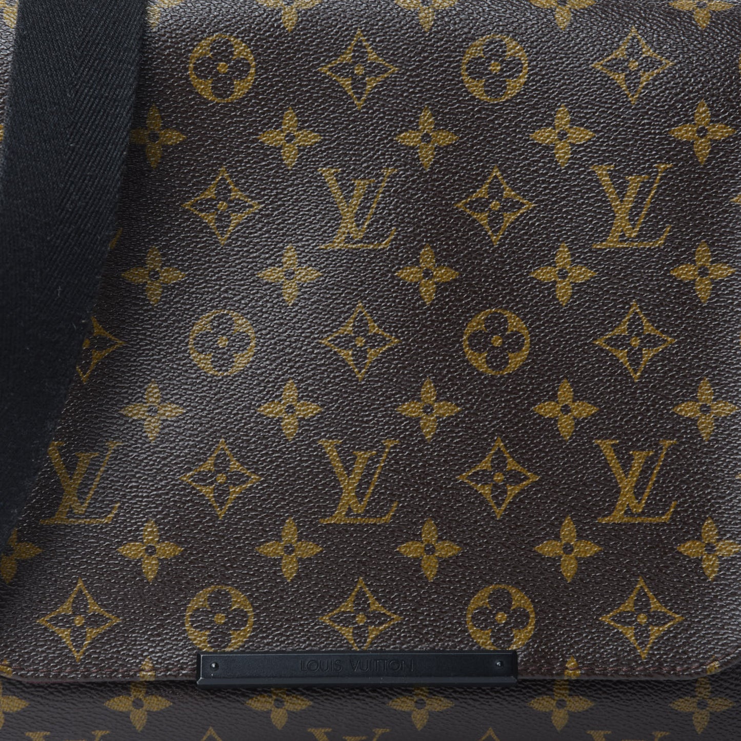 Monogram Macassar District PM