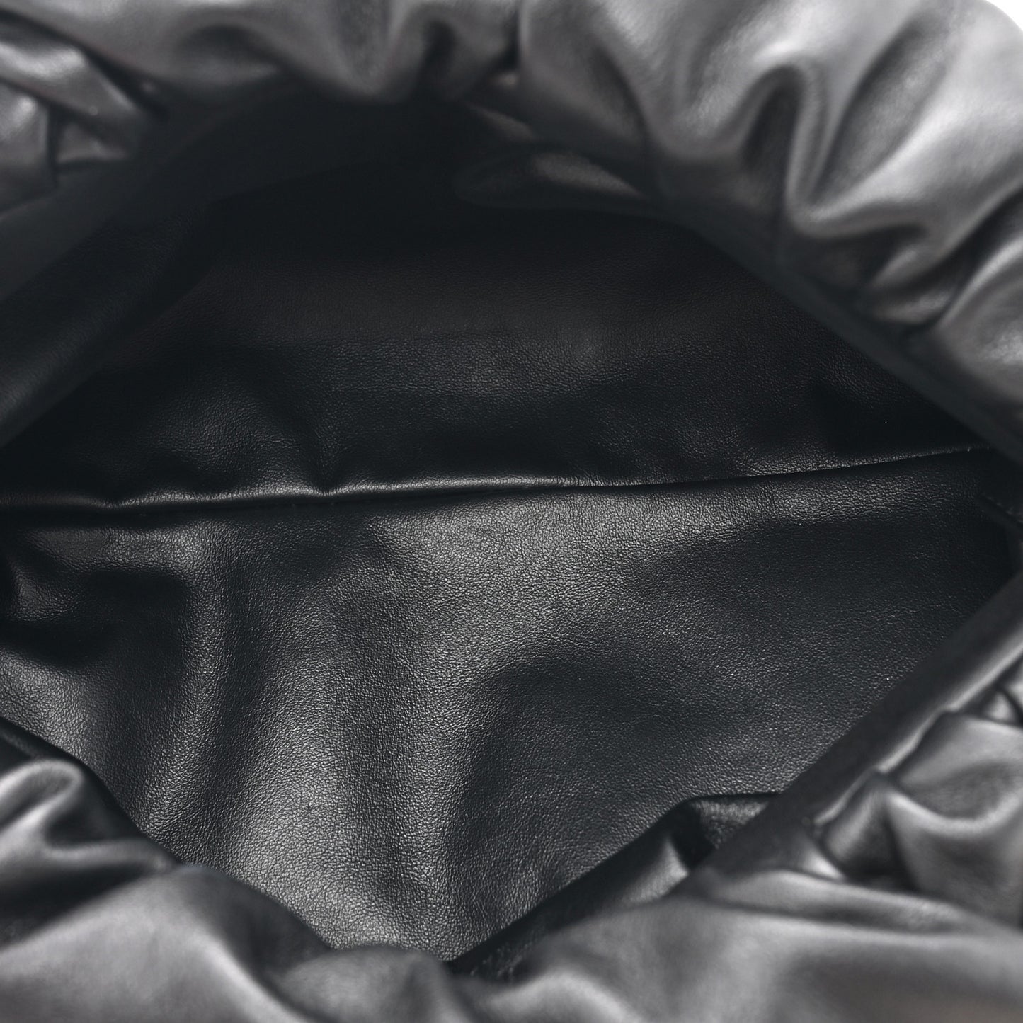 Calfskin The Pouch Chain Black