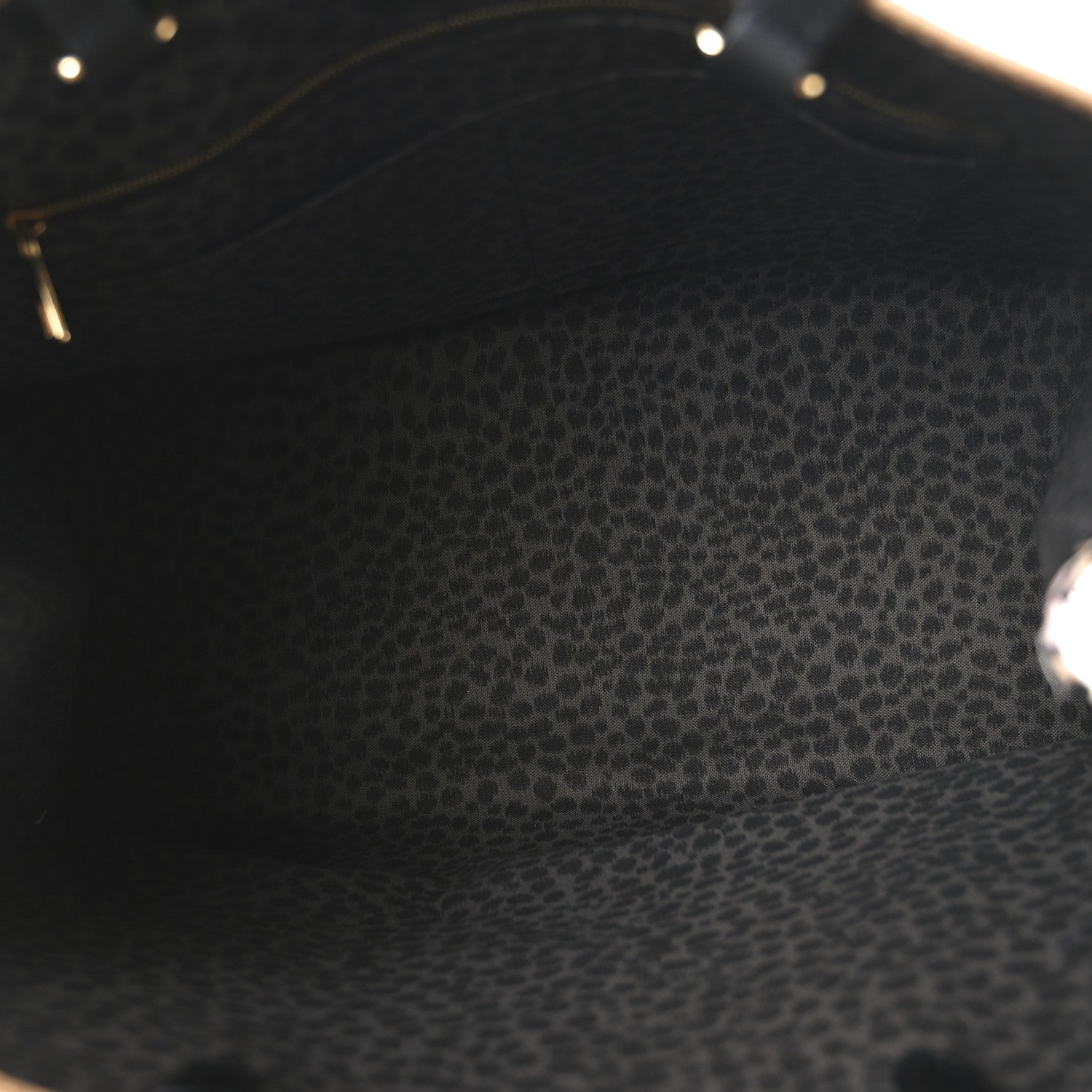 Louis Vuitton Monogram Giant Wild At Heart Onthego GM Arizona 5 of 9