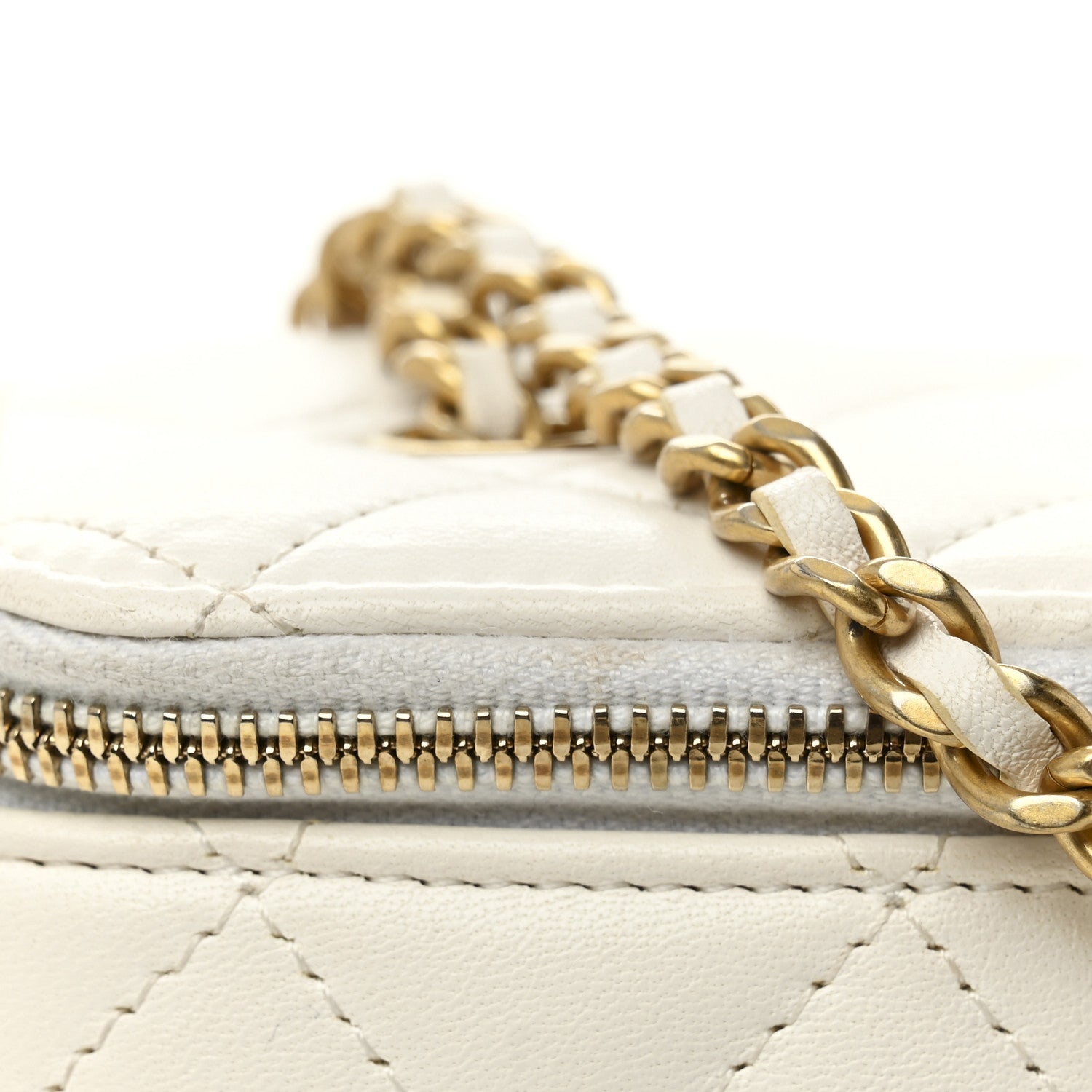 Chanel Lambskin Quilted Pearl Crush Small Vanity Case With Chain