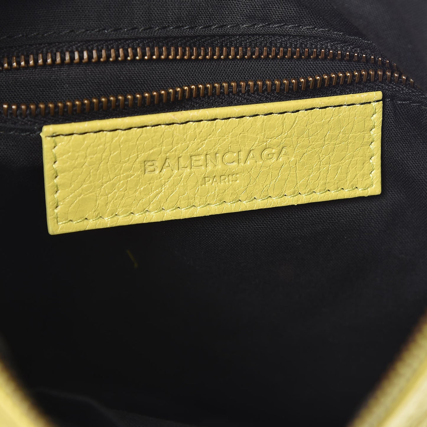 Agneau Classic Hardware Flat Crossbody Jaune Poussin