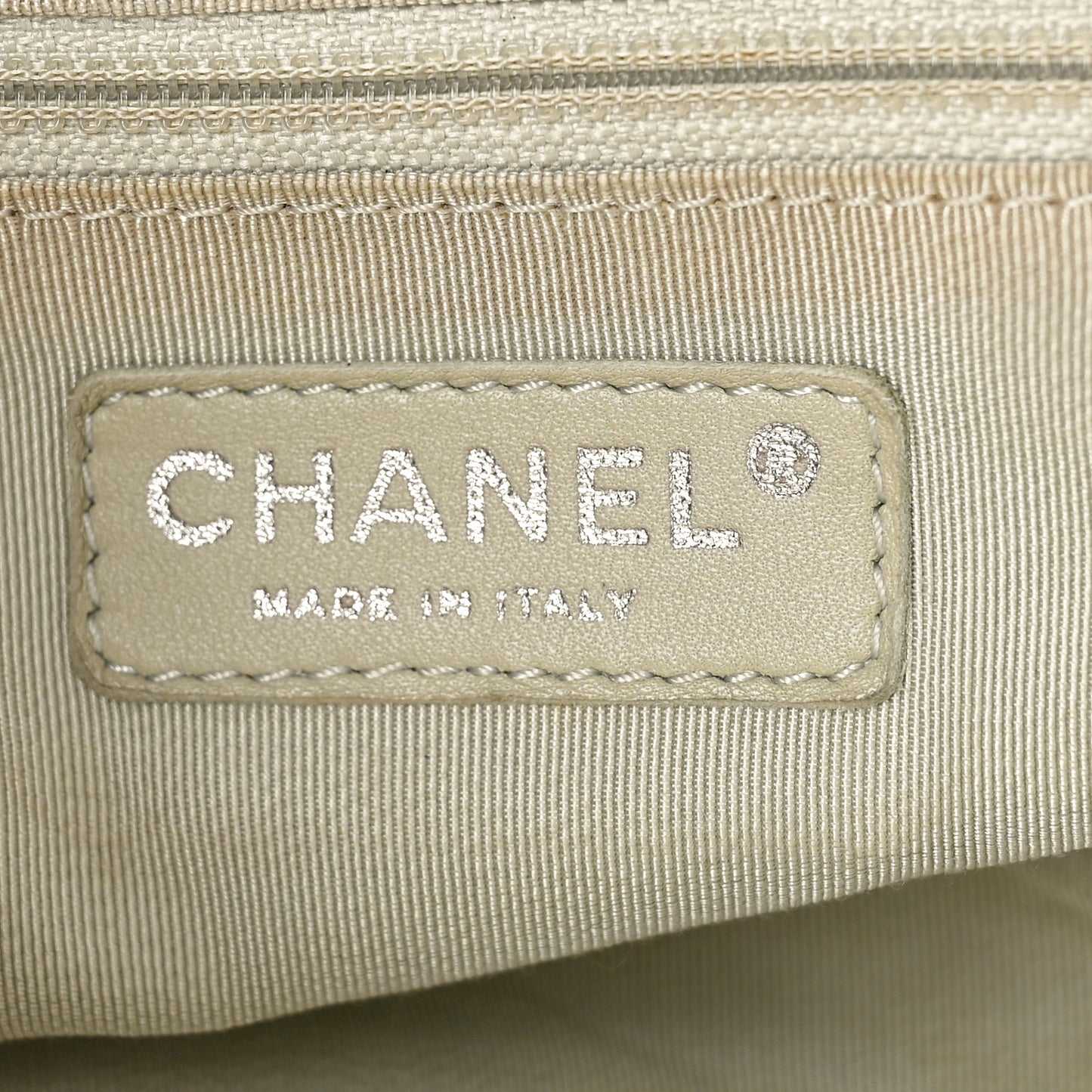 Washed Lambskin Quilted Medium Chain Around Messenger Blue