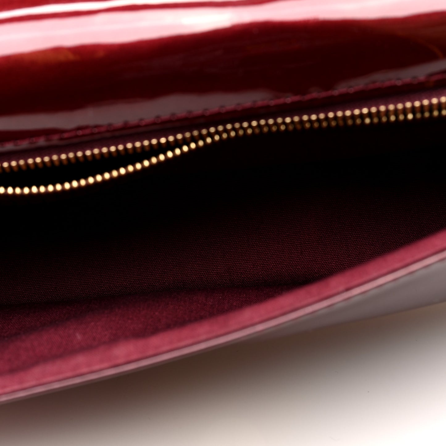 Patent Sobe Clutch Rouge Fauviste