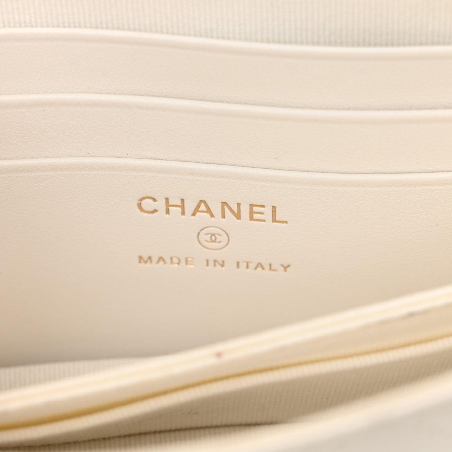 Quilted Flap With Chain White