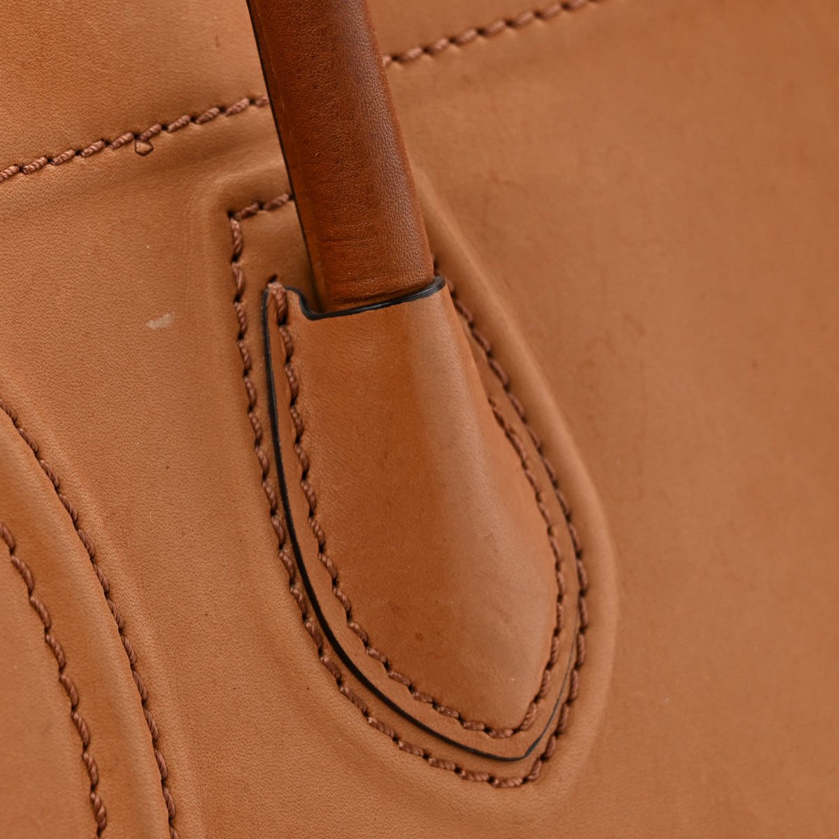 Natural Calfskin Medium Phantom Luggage Tan