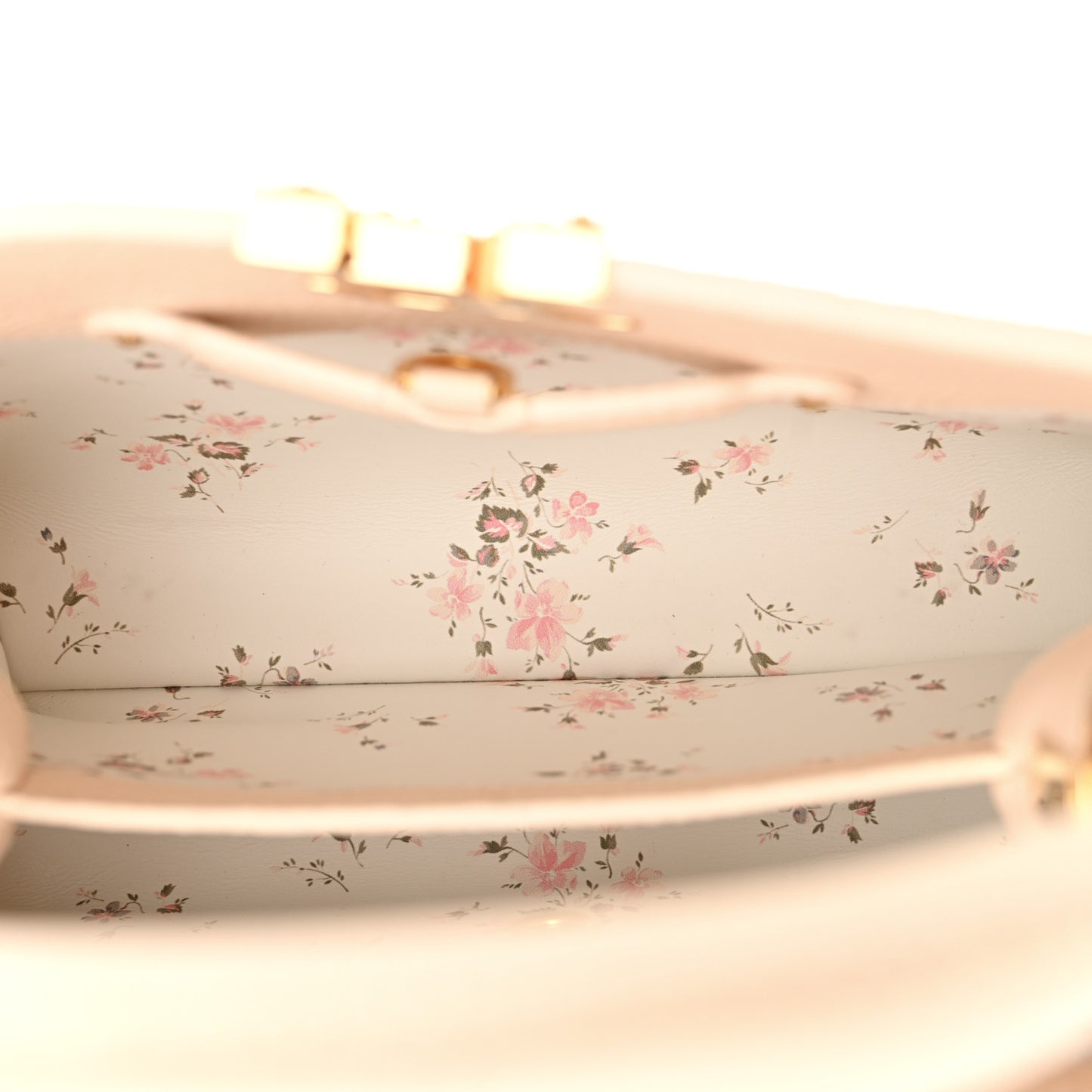 Taurillon Bloom Capucines BB Powder Beige