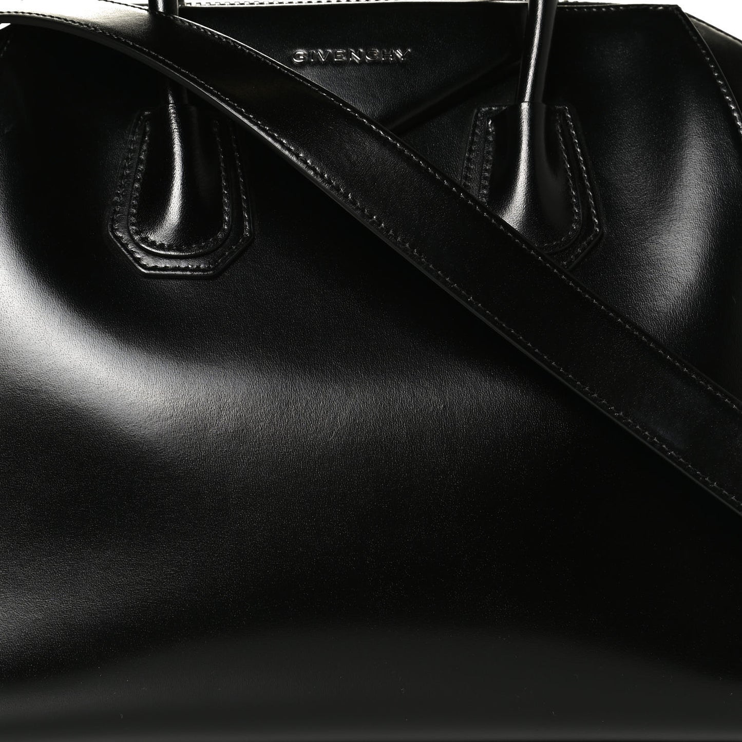 Shiny Lord Calfskin Medium Antigona Black