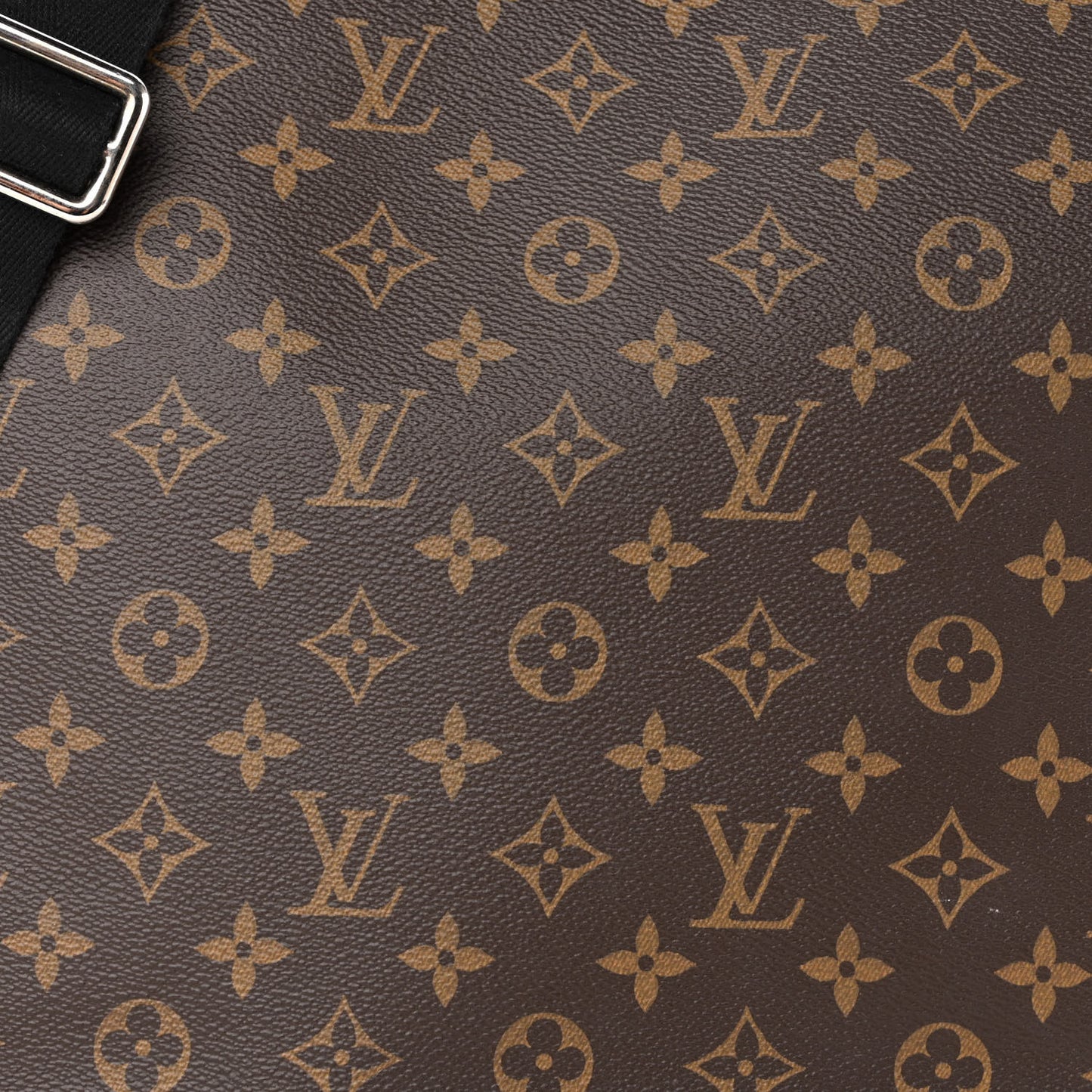 Monogram Macassar District MM
