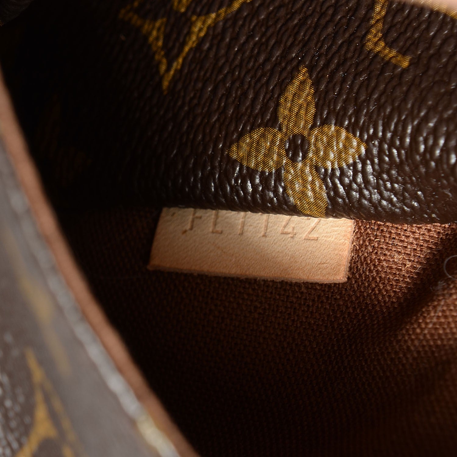 Louis Vuitton Monogram Totally MM 7 of 7