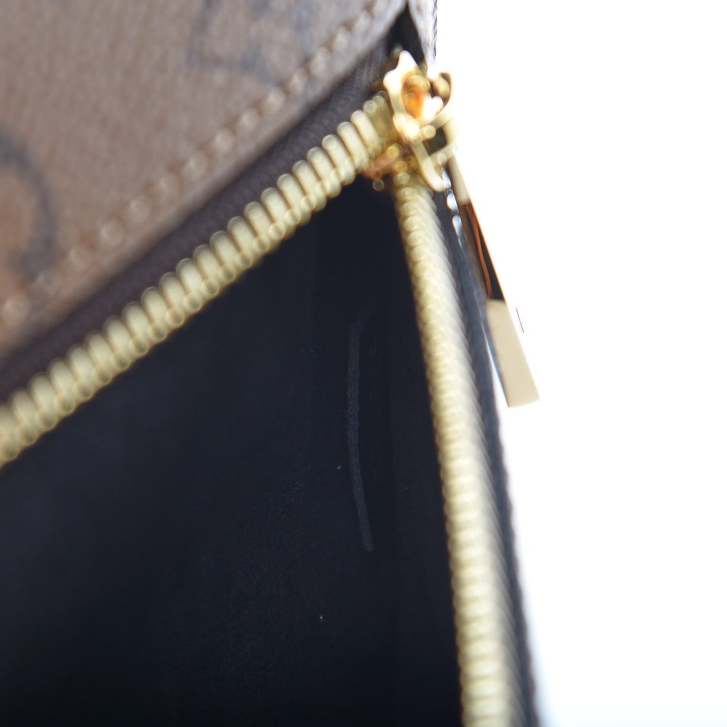 Reverse Monogram Pochette Metis