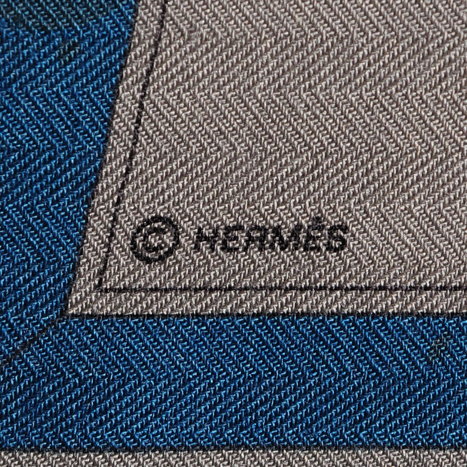 Hermes Cashmere Silk Imprimeur Fou Quadricube Shawl GM 140 4 of 6