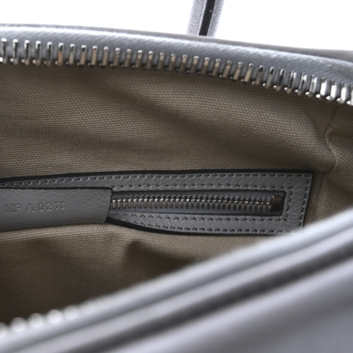 Givenchy Sugar Goatskin Small Antigona Pearl Grey 19 of 27