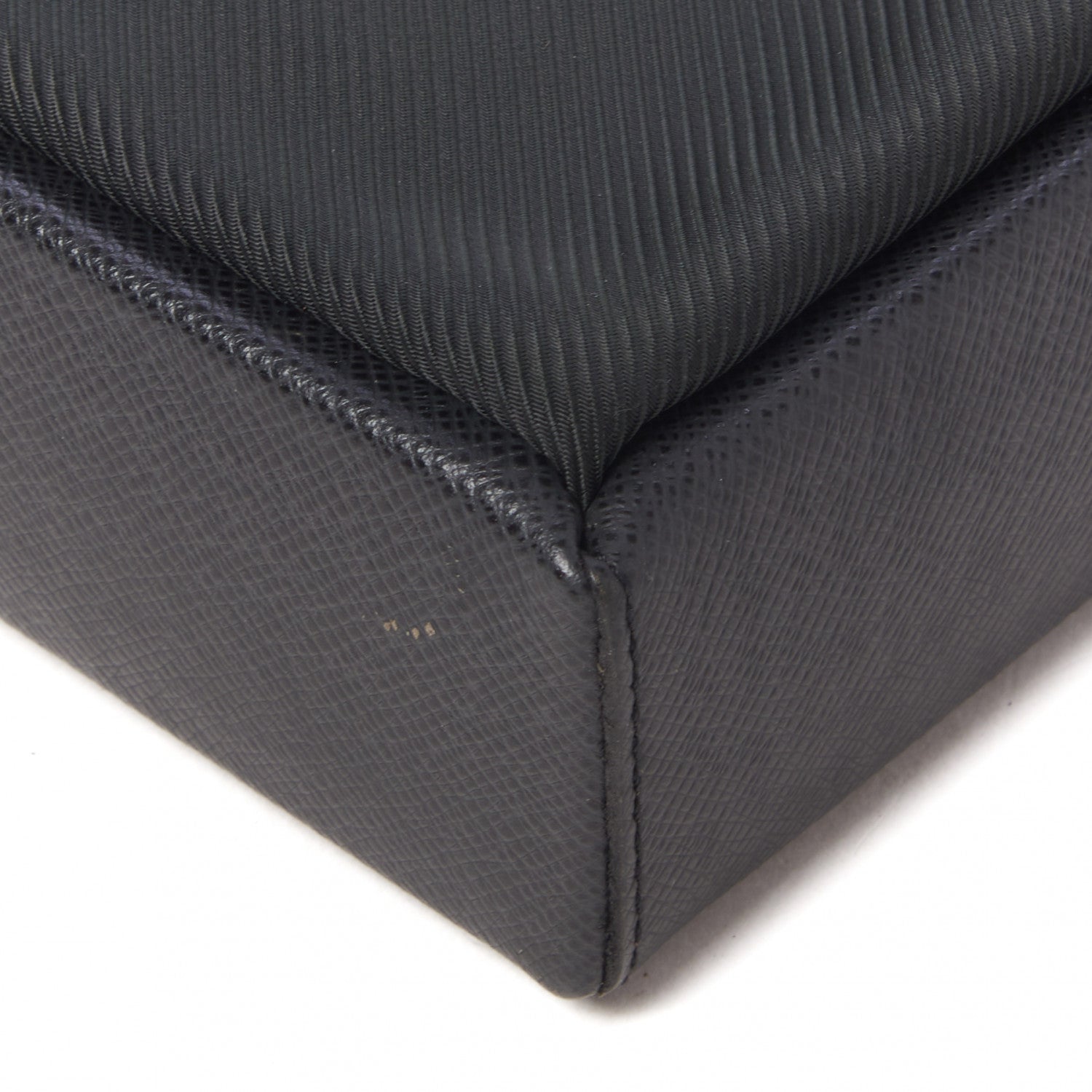 Louis Vuitton Taiga Sayan Epicea 5 of 8