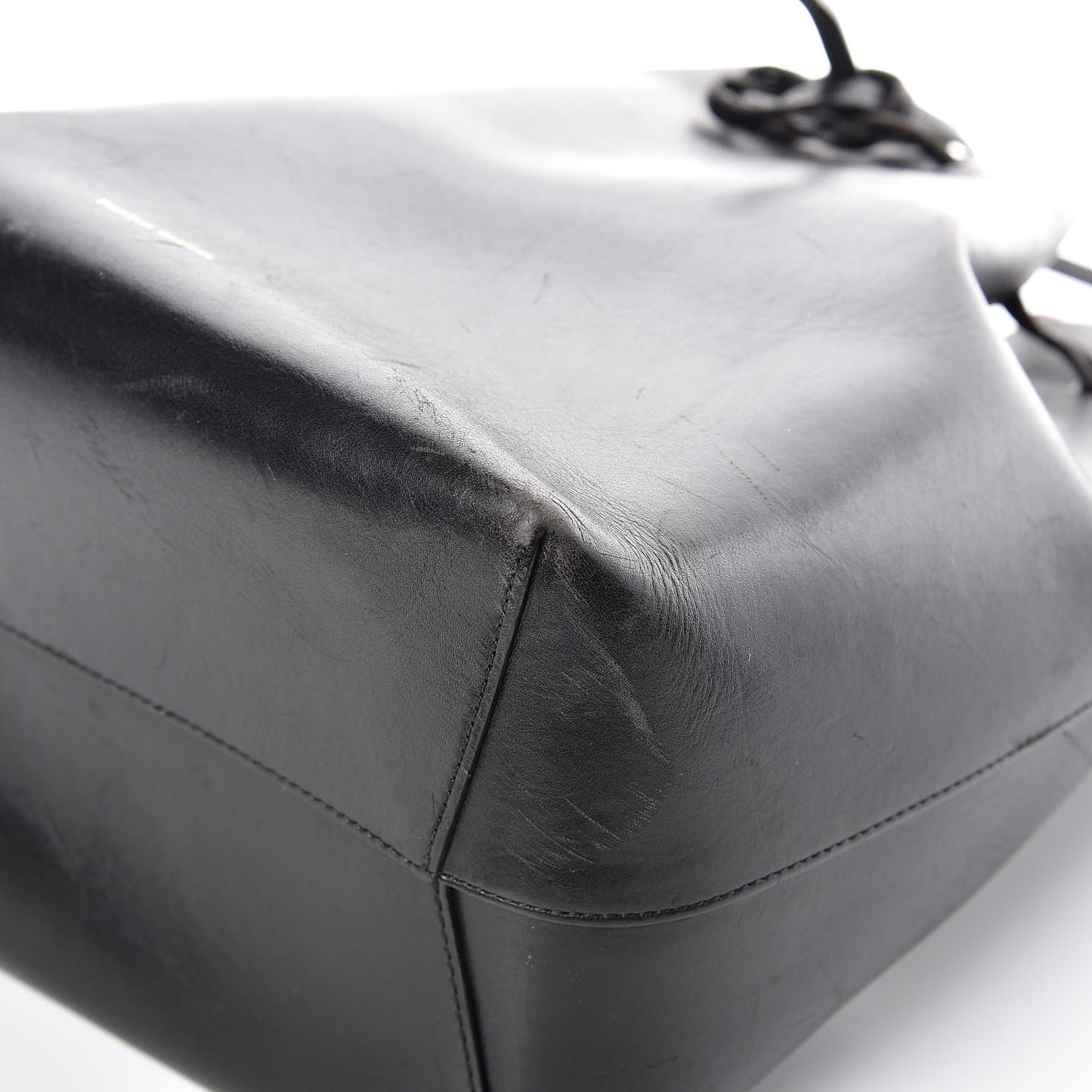 Vegetable Tanned Calfskin Bucket Bag Black Flamma