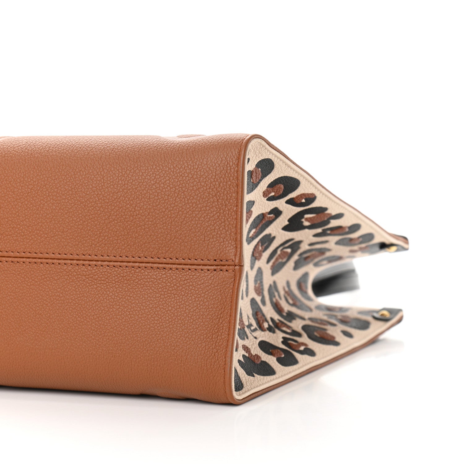 Louis Vuitton Empreinte Monogram Giant Wild At Heart Onthego MM Caramel 9 of 9
