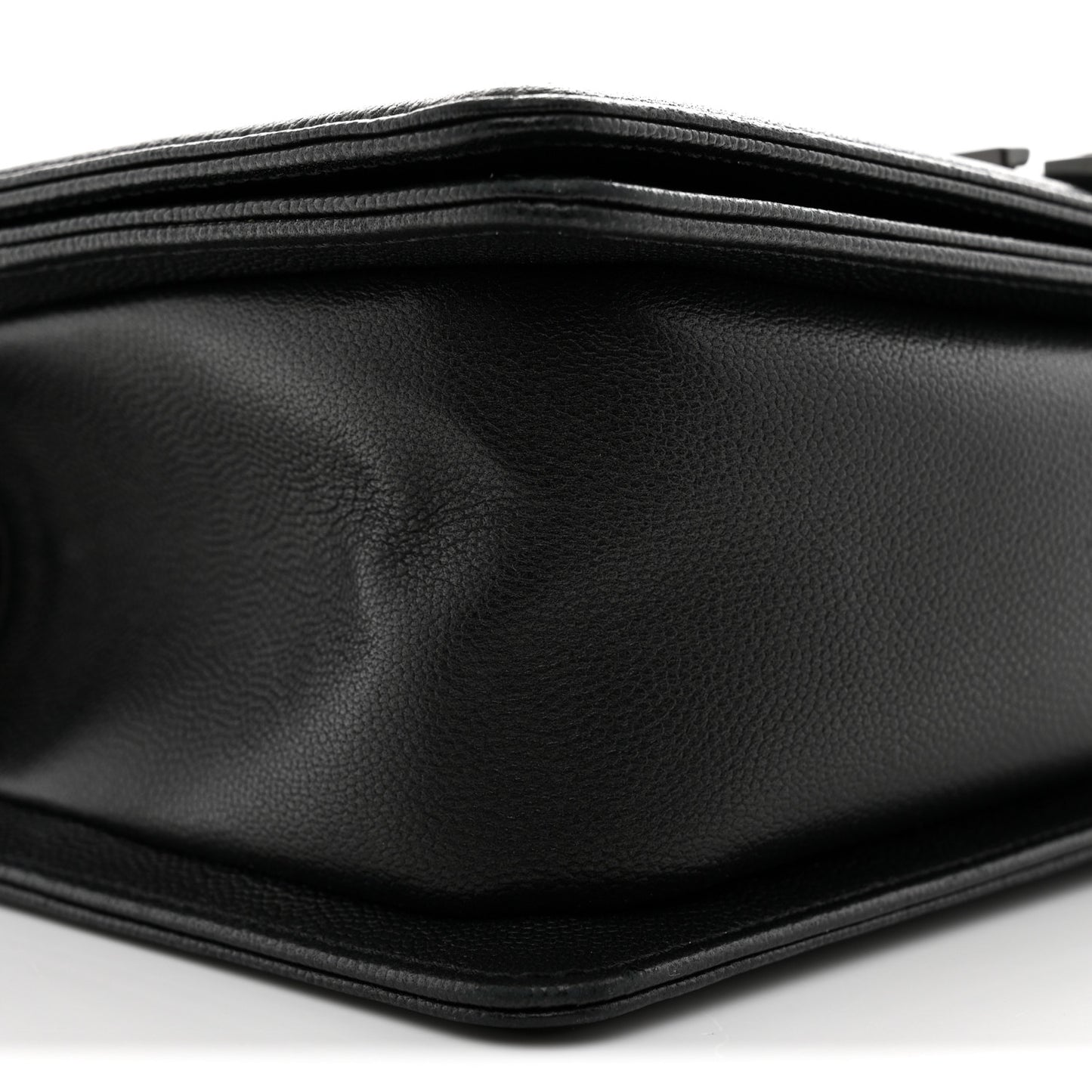 Caviar Quilted Medium Boy Flap So Black