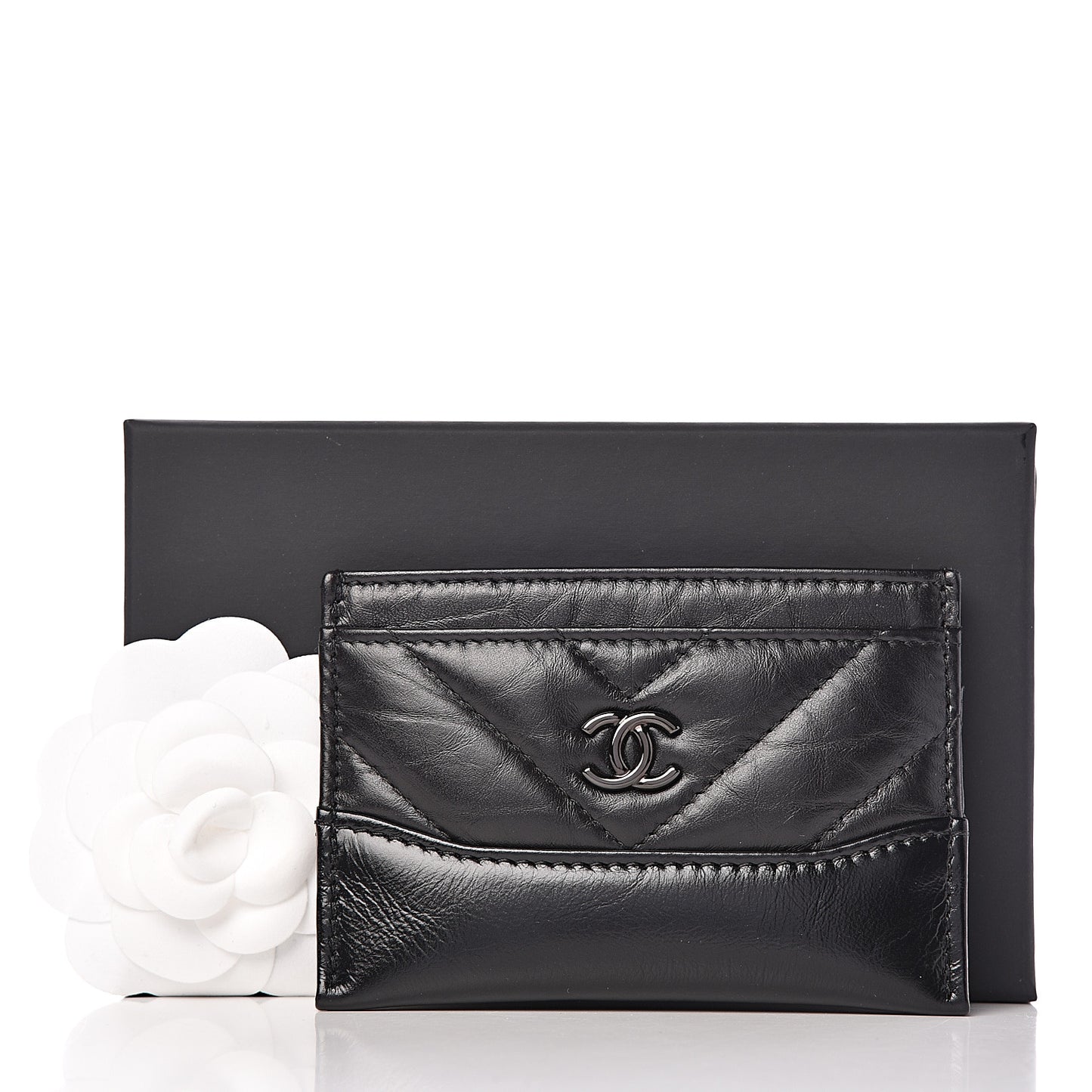 Aged Calfskin Chevron Quilted Gabrielle Card Holder Black